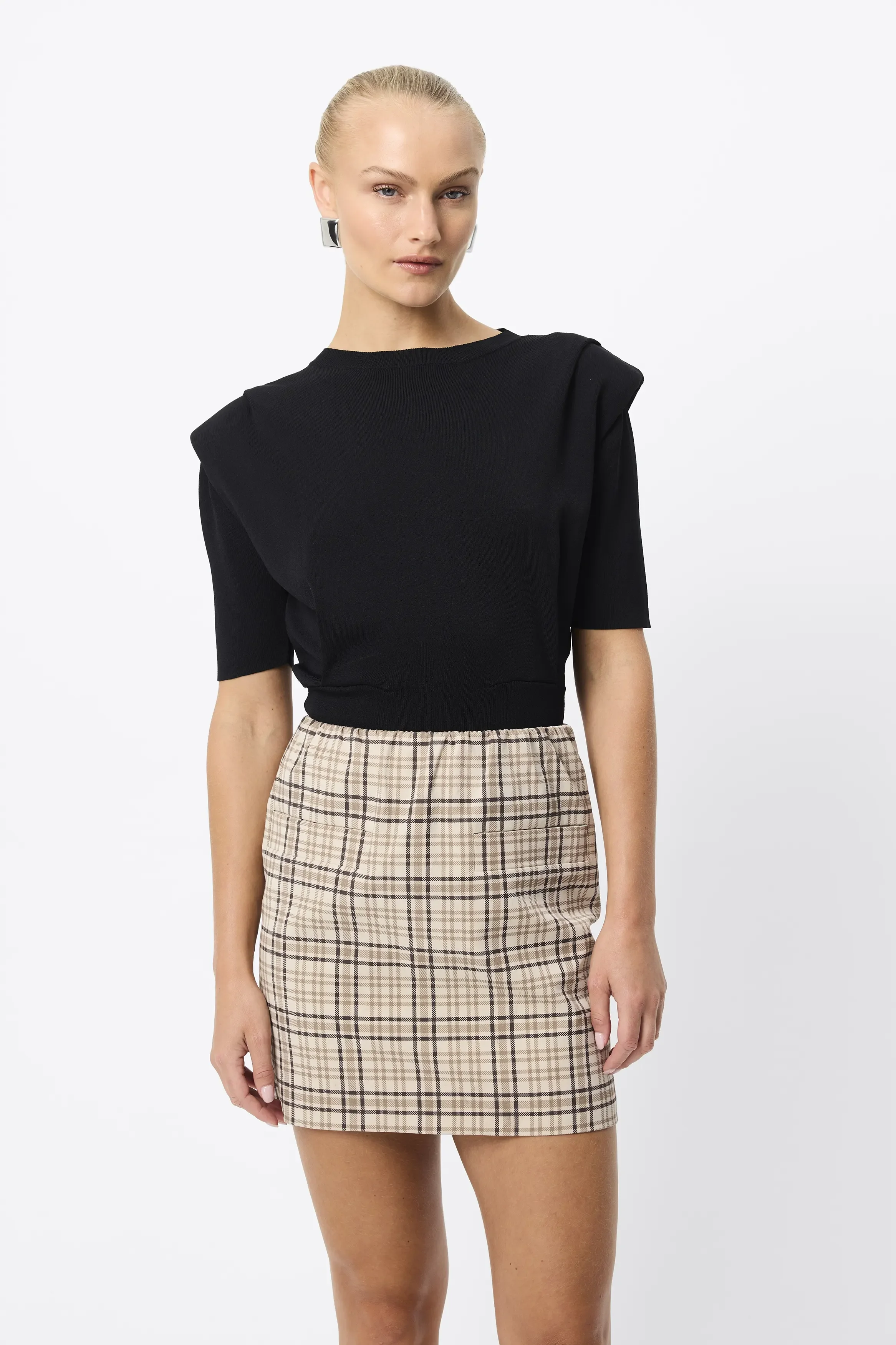 MontrealSkirt_Check_Ecomm_SpringEssentials_04.webp