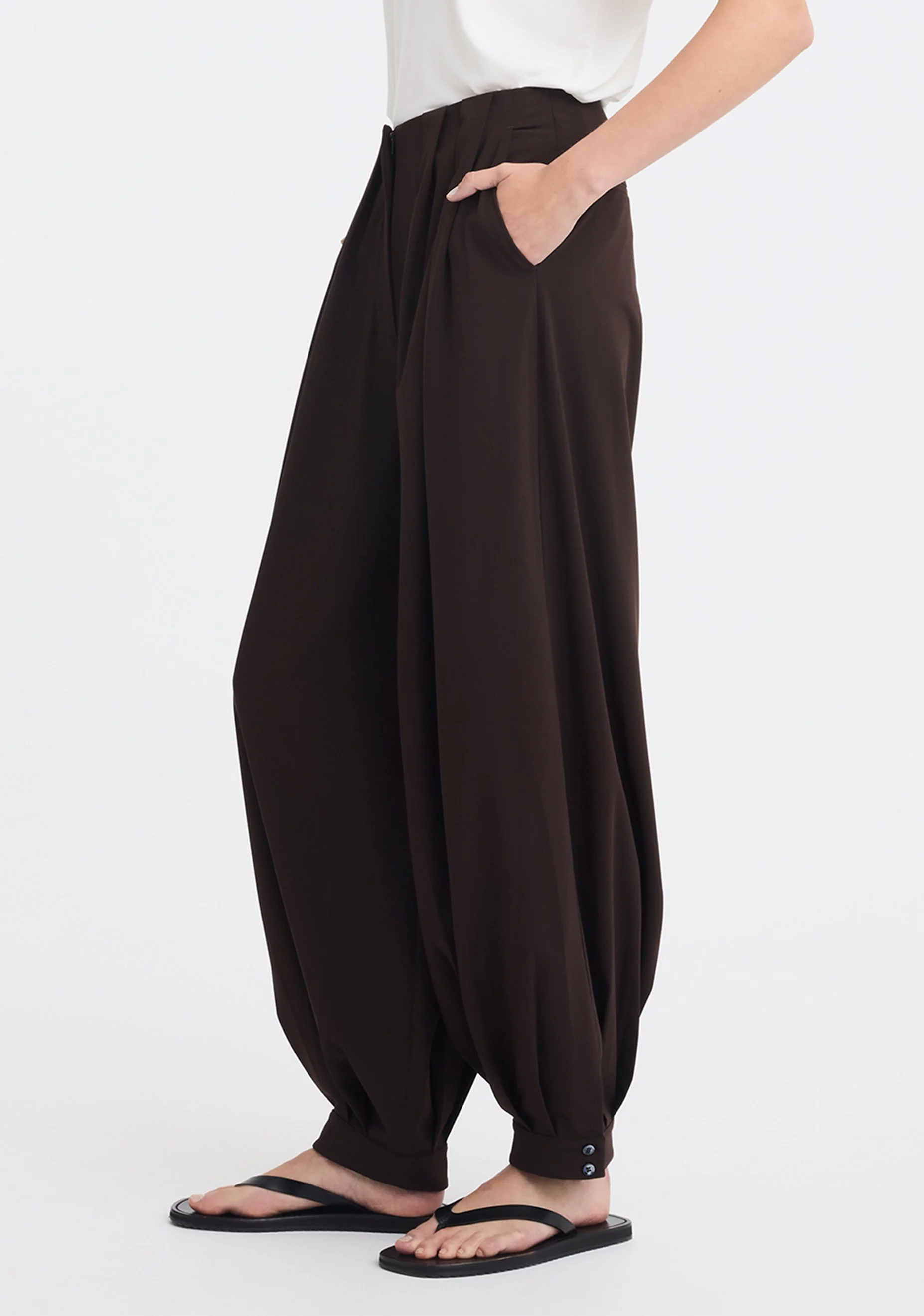 Morrison-SS26-Miguel-Balloon-Pant-Espresso_2.jpeg