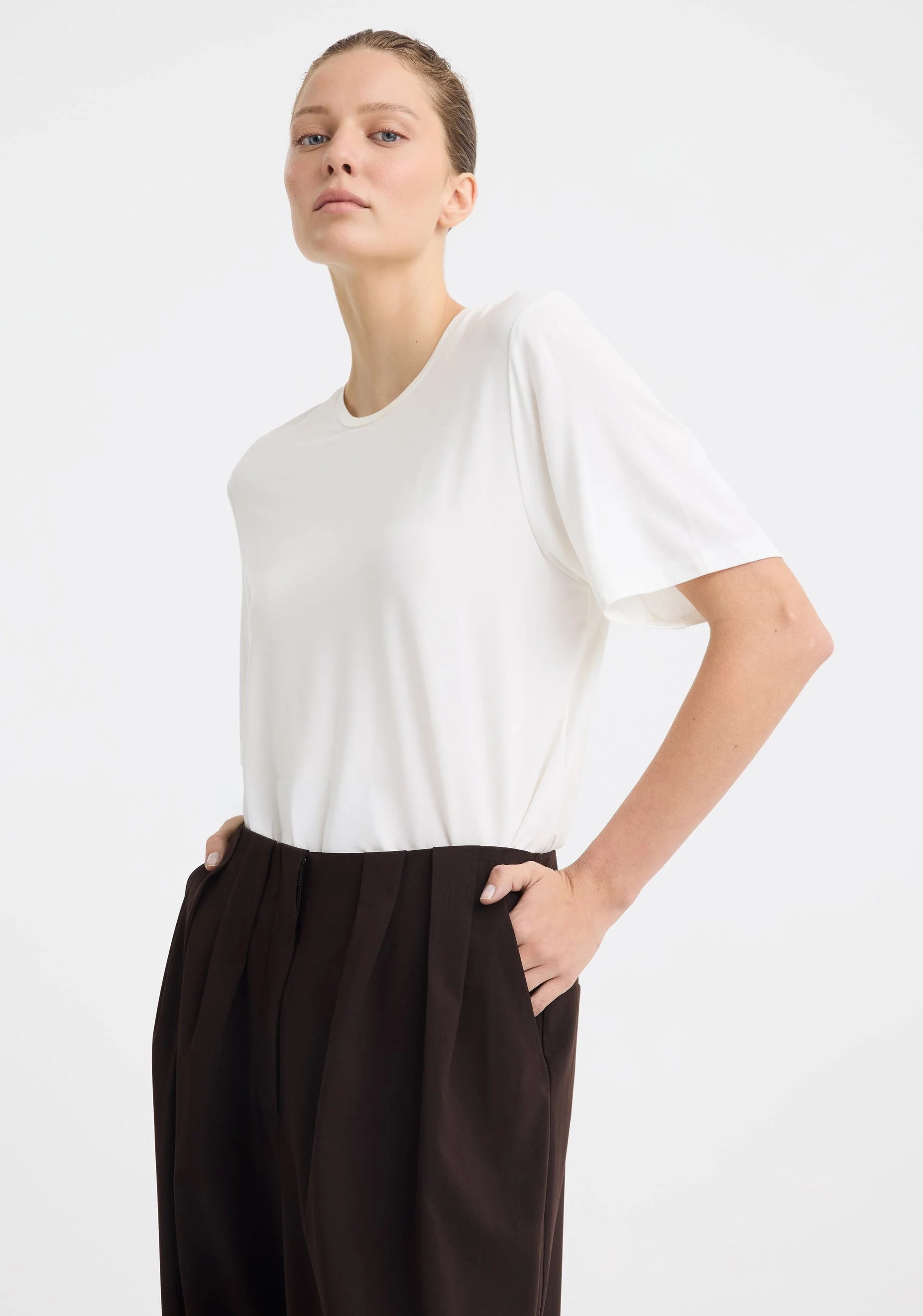 Morrison-SS26-Liana-Tee-White_4.jpeg