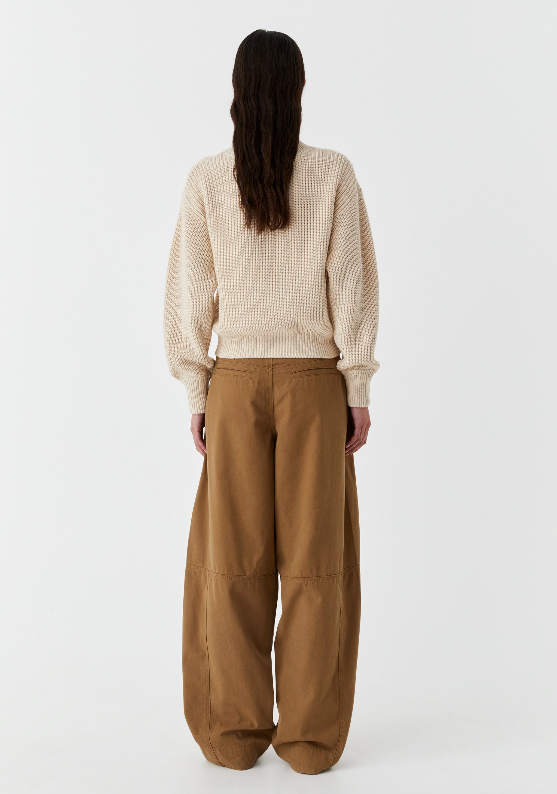 Morrison-AW25-Niko-Pullover-Stone_3.jpg