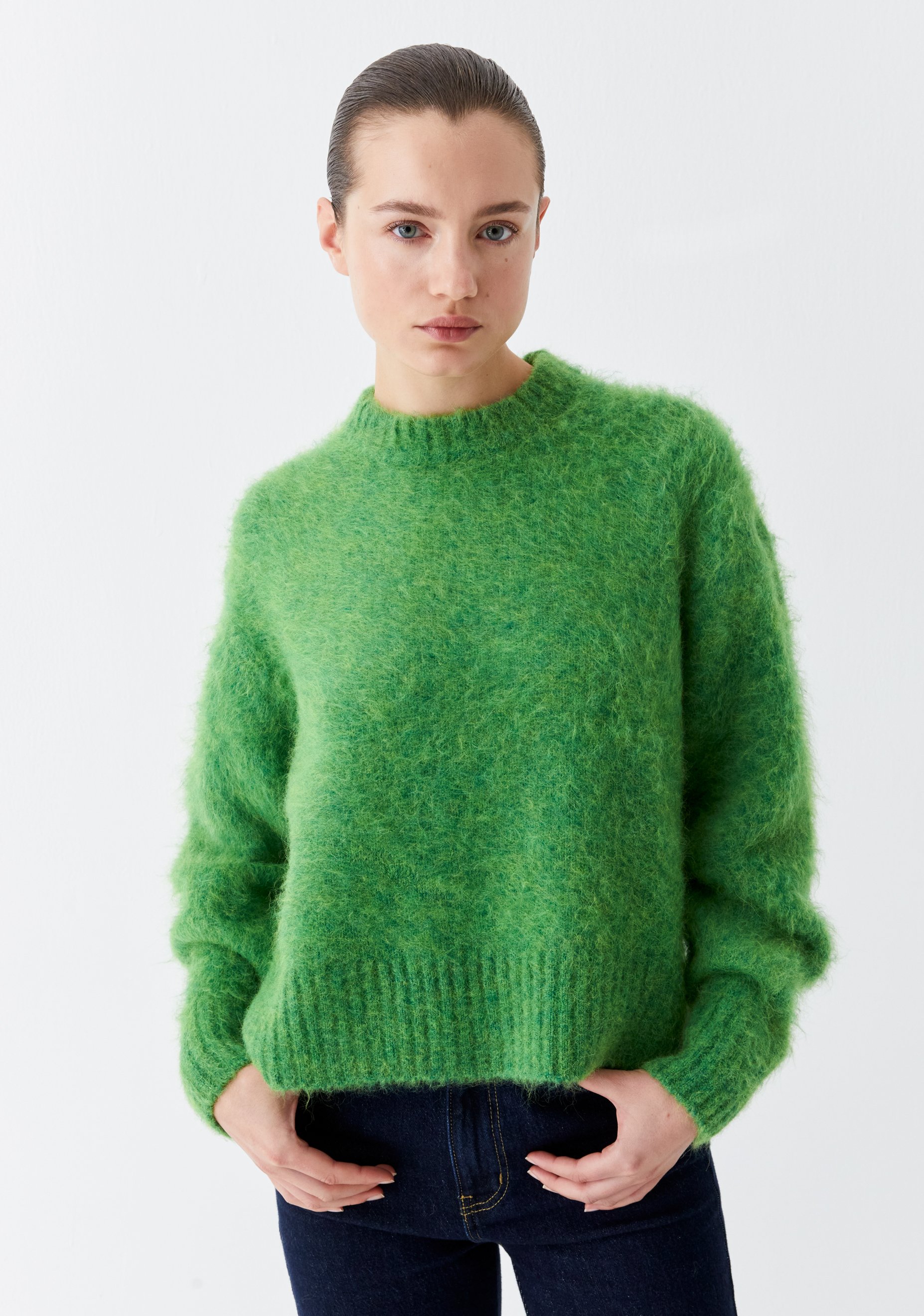 Morrison-AW25-Riley-Knit-Pullover-Wasabi_5.jpg