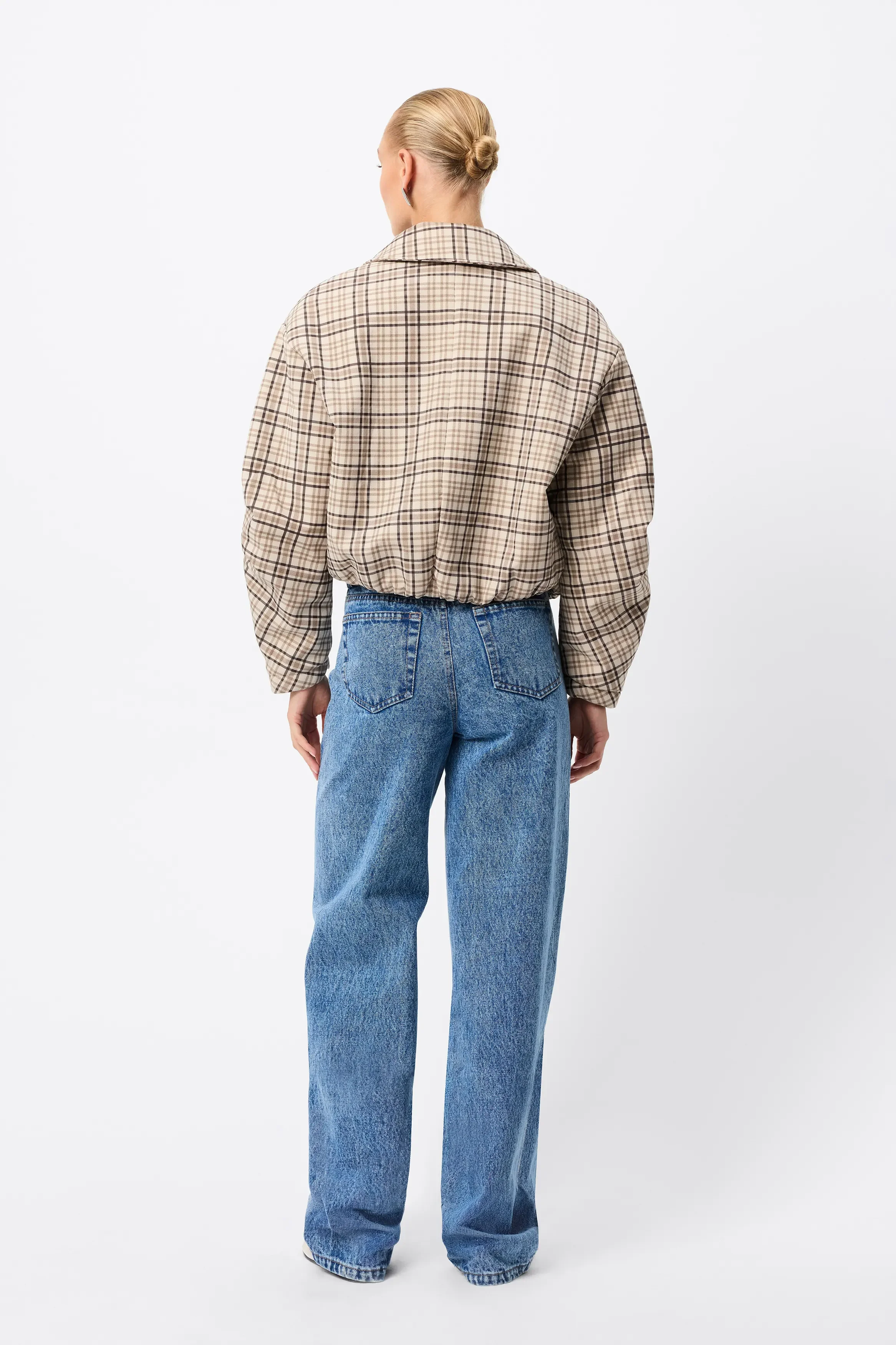 MontrealJacket_Check_Ecomm_SpringEssentials_03.webp