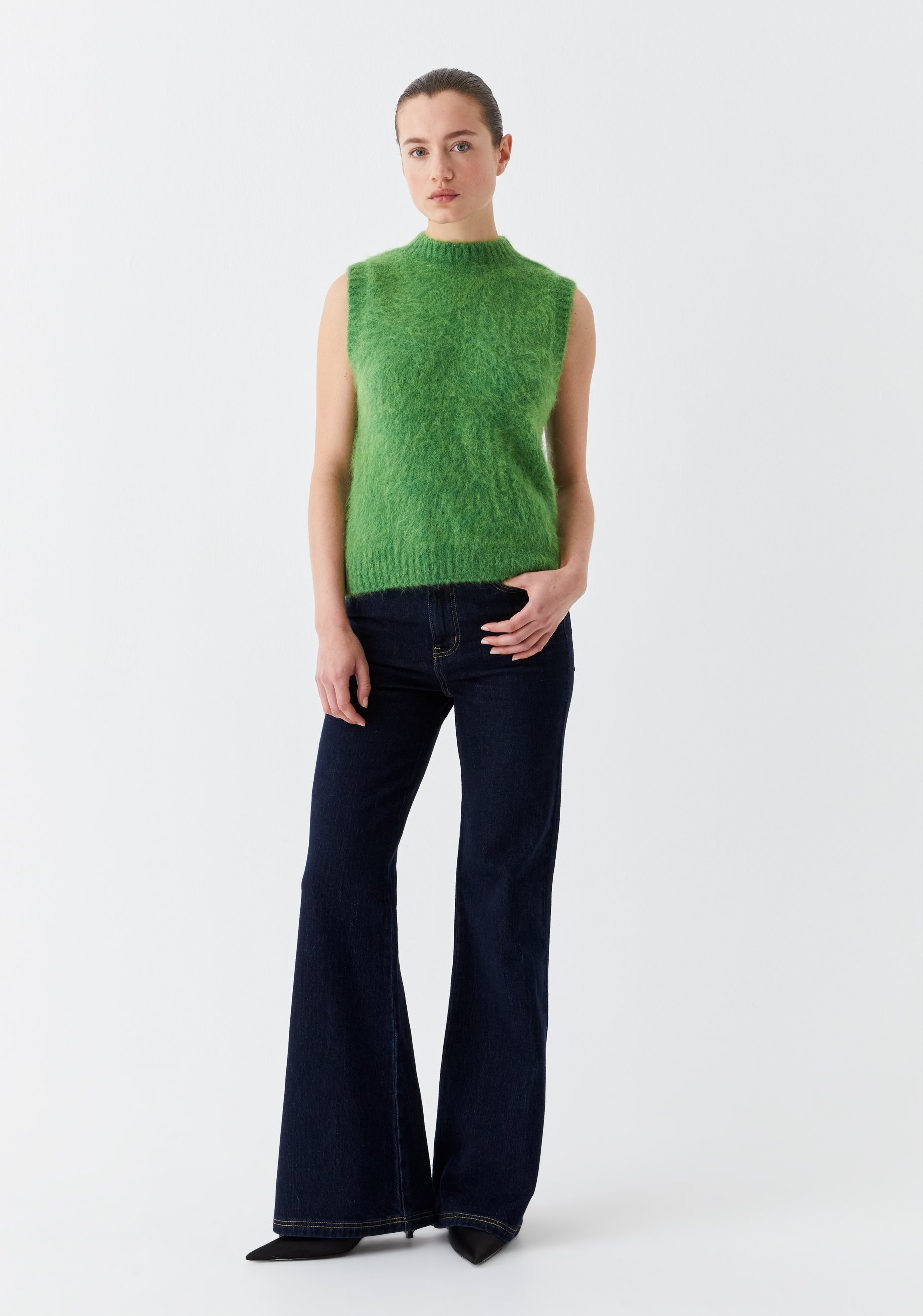 Morrison-AW25-Riley-Knit-Vest-Wasabi_1.jpg
