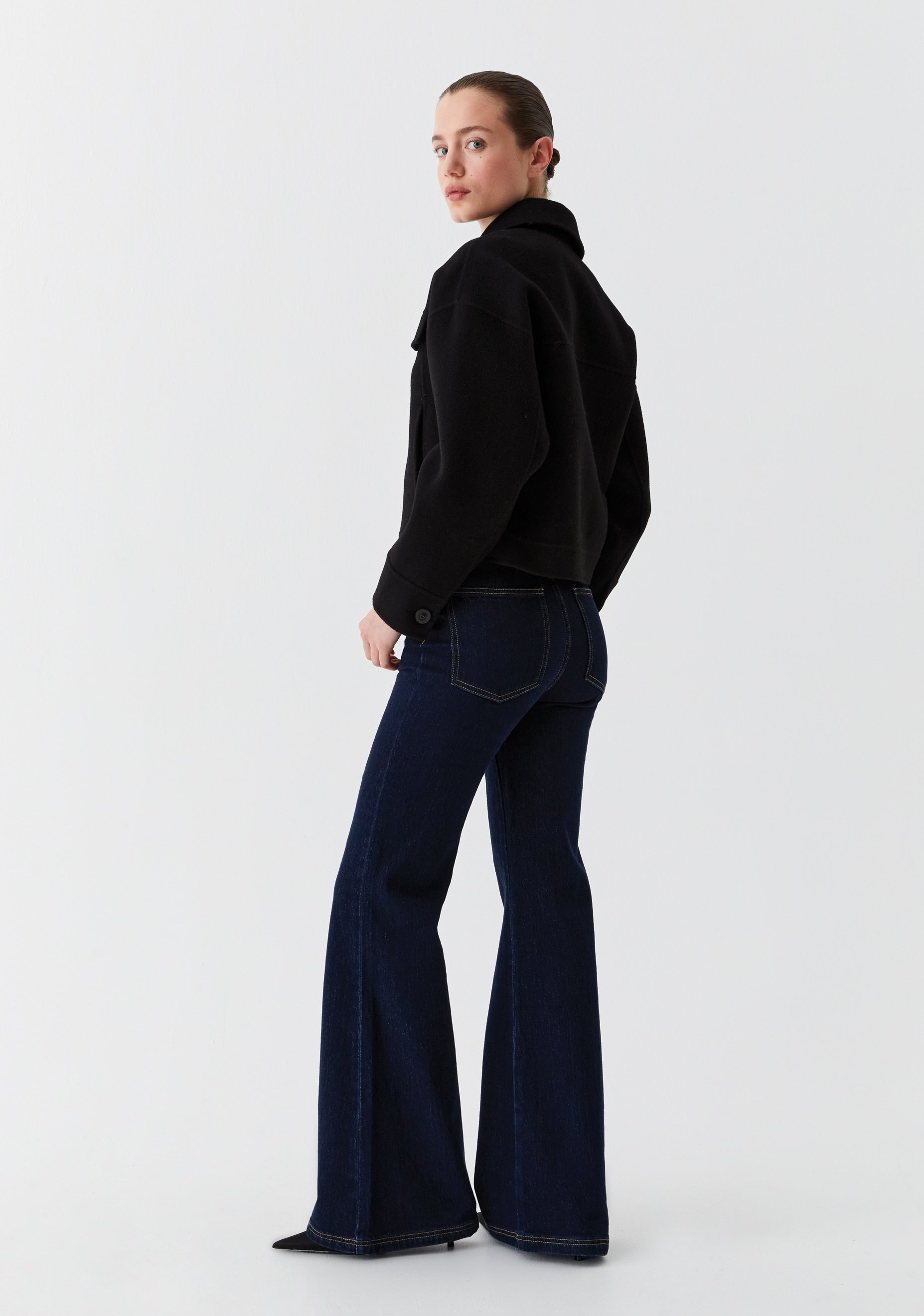 Morrison-AW25-Zak-Jacket-Black_3.jpg