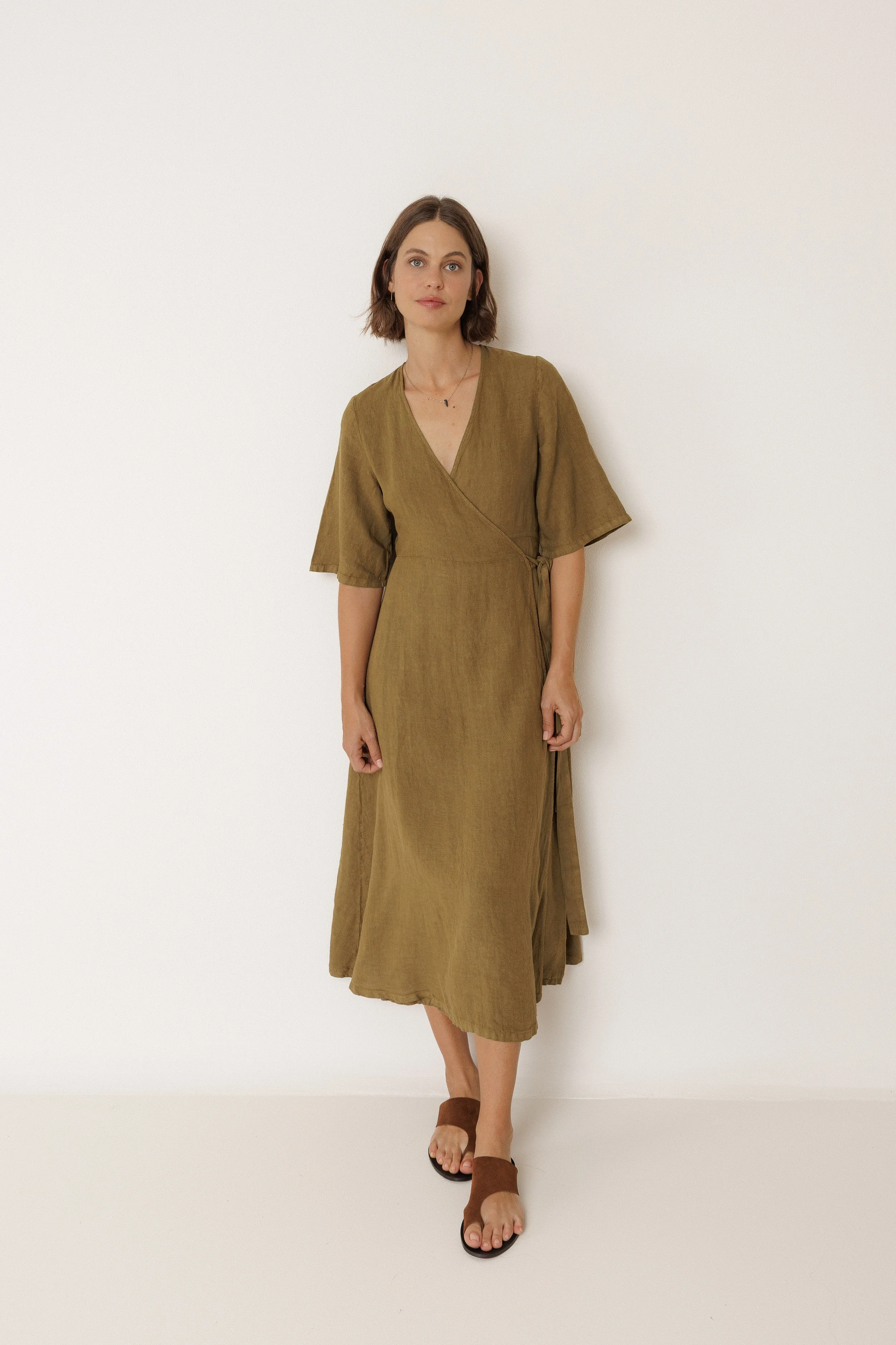 INDI & COLD | KHAKI VESTIDO DRESS.