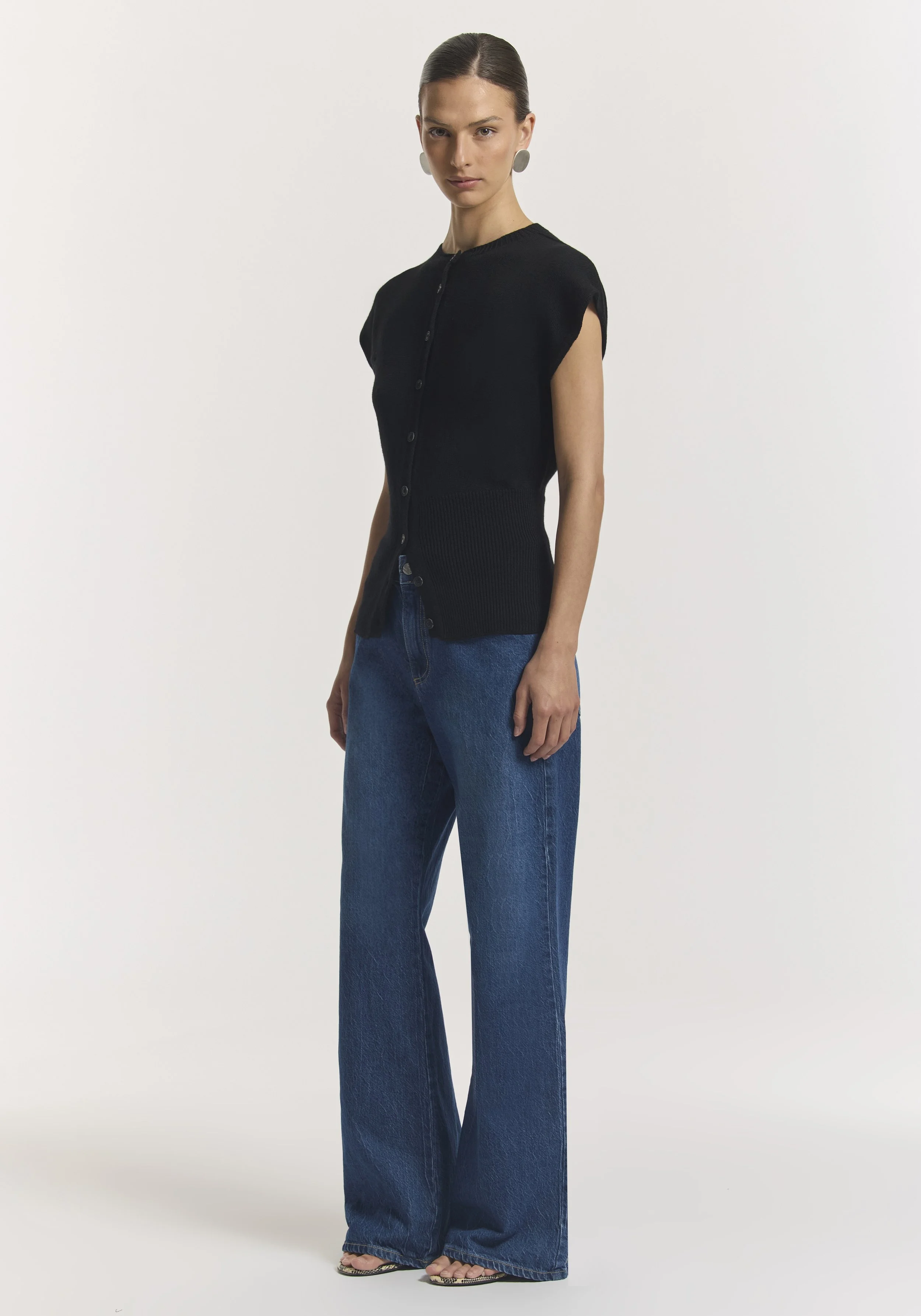 W6844_VINCENT_VEST_BLACK_0473.jpeg
