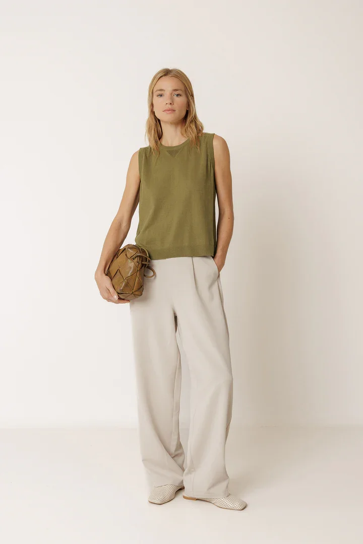 INDI & COLD | KHAKI CHALECO TOP.