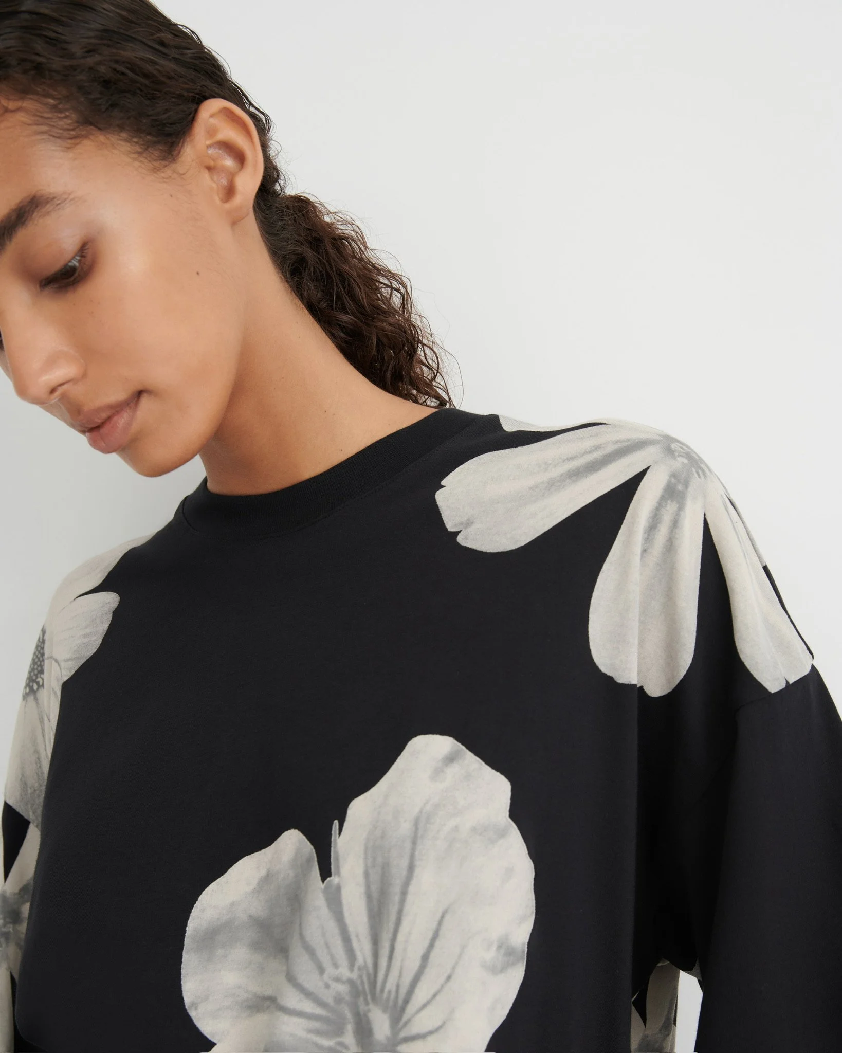oversized_boxy_tee-monochrome_floral_0185.jpg