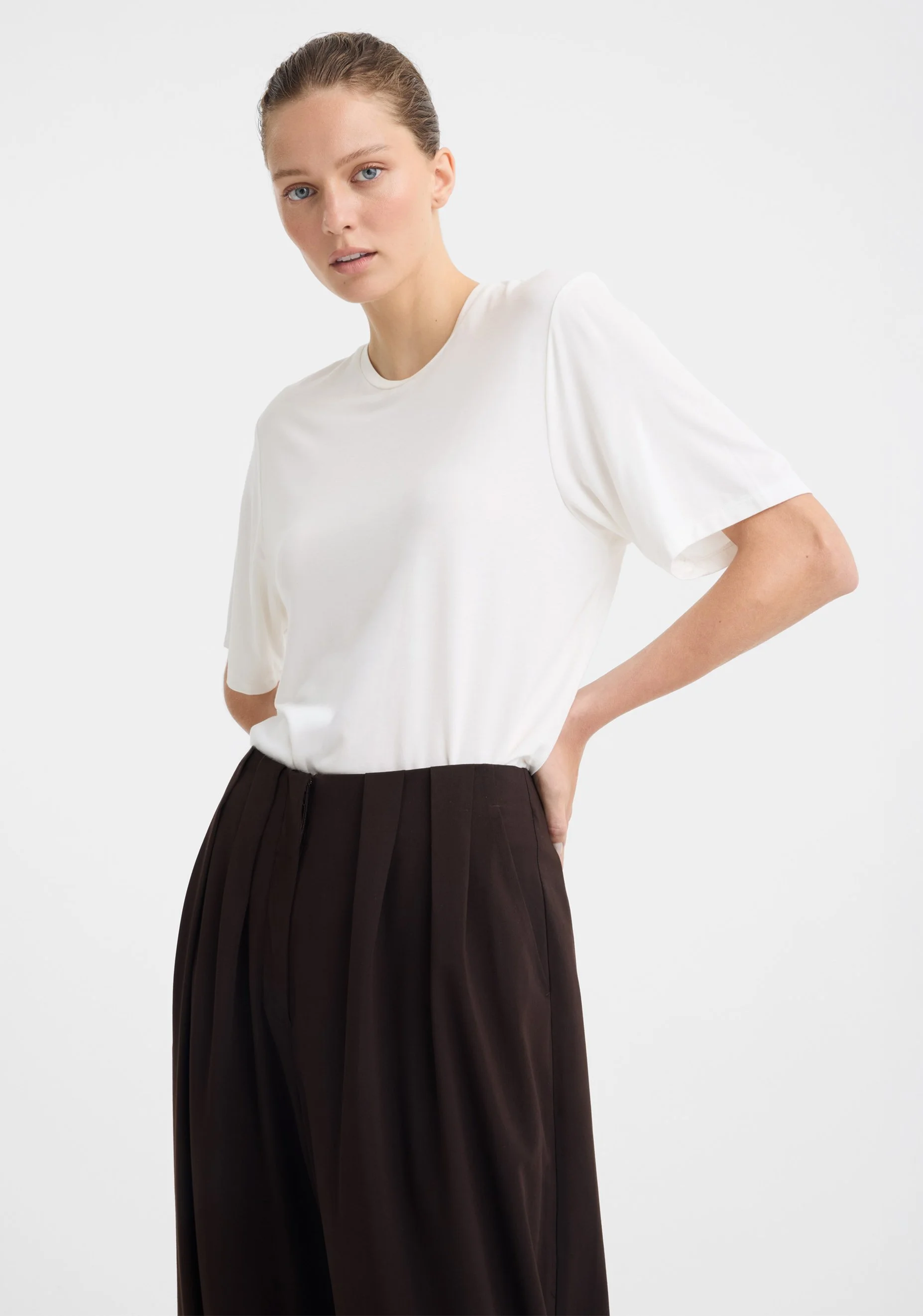 Morrison-SS26-Liana-Tee-White_1.jpeg