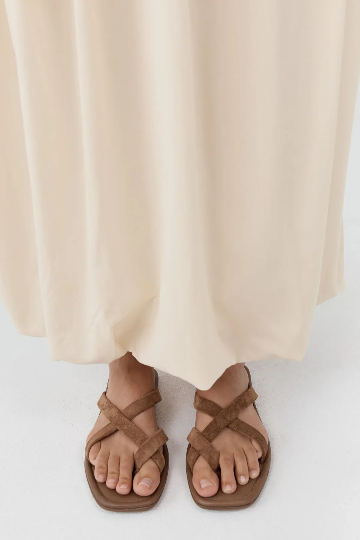 ST AGNI | TOFFEE SLIDE.