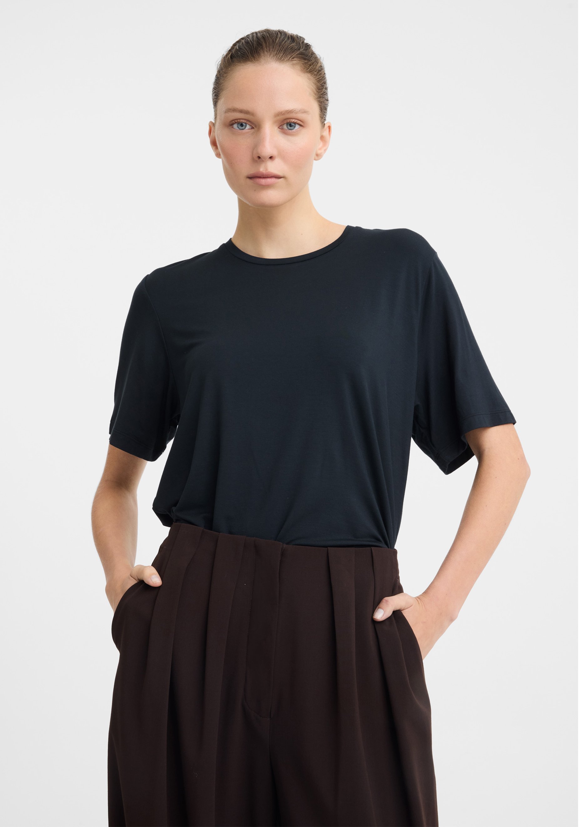 Morrison-SS26-Liana-Tee-Black_1.jpeg