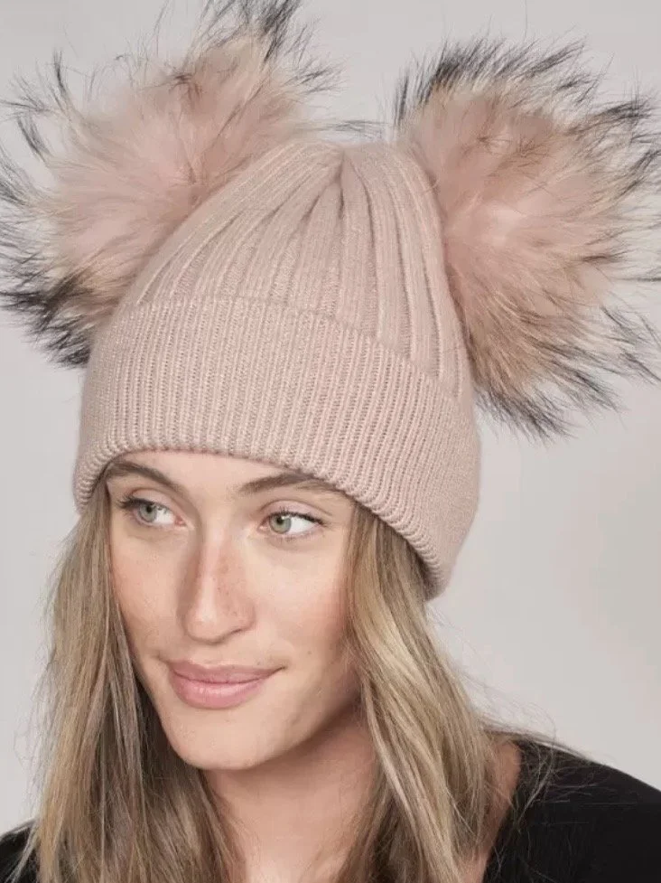 DUSKY PINK CASHMERE BEANIE WITH DOUBLE RACCOON POMPOM.