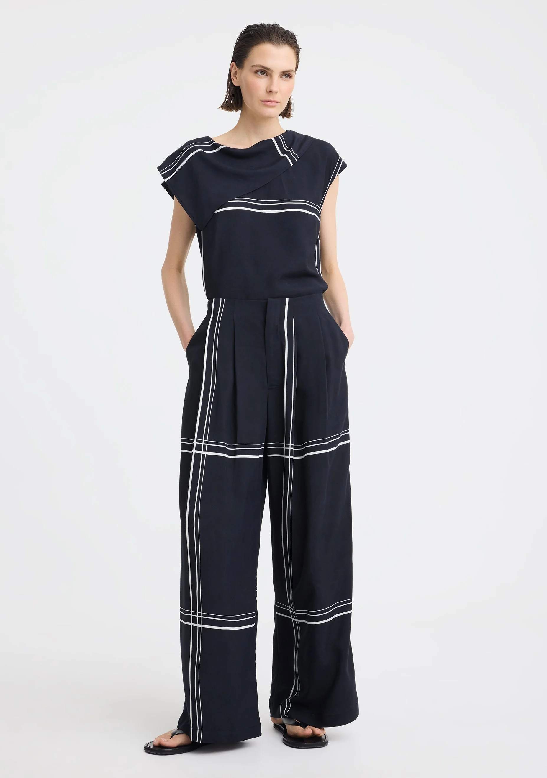 MORRISON | VICTOR PANT NAVY PRINT.