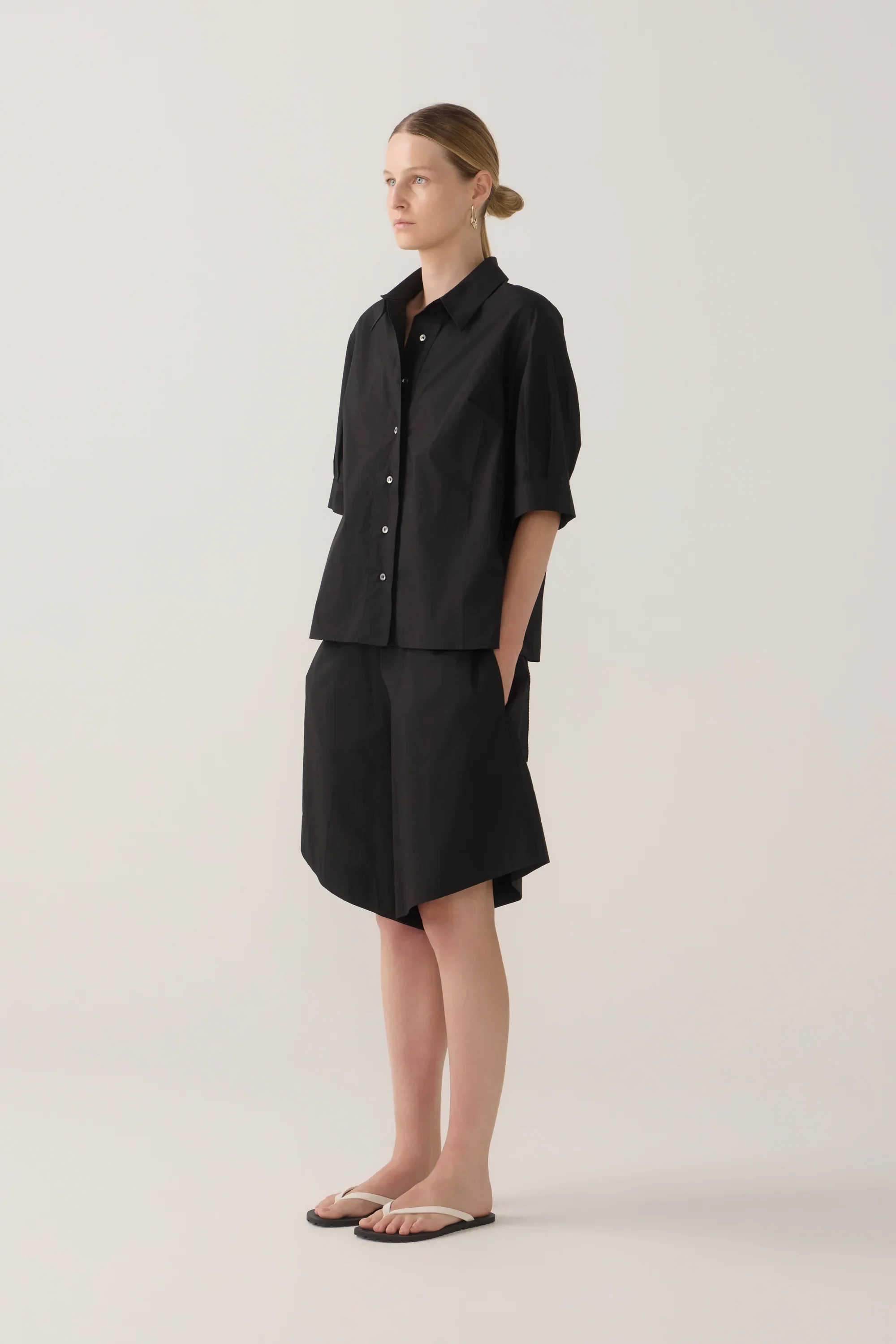 FOEMINA | BLACK SUMMER SHORT POPLIN.