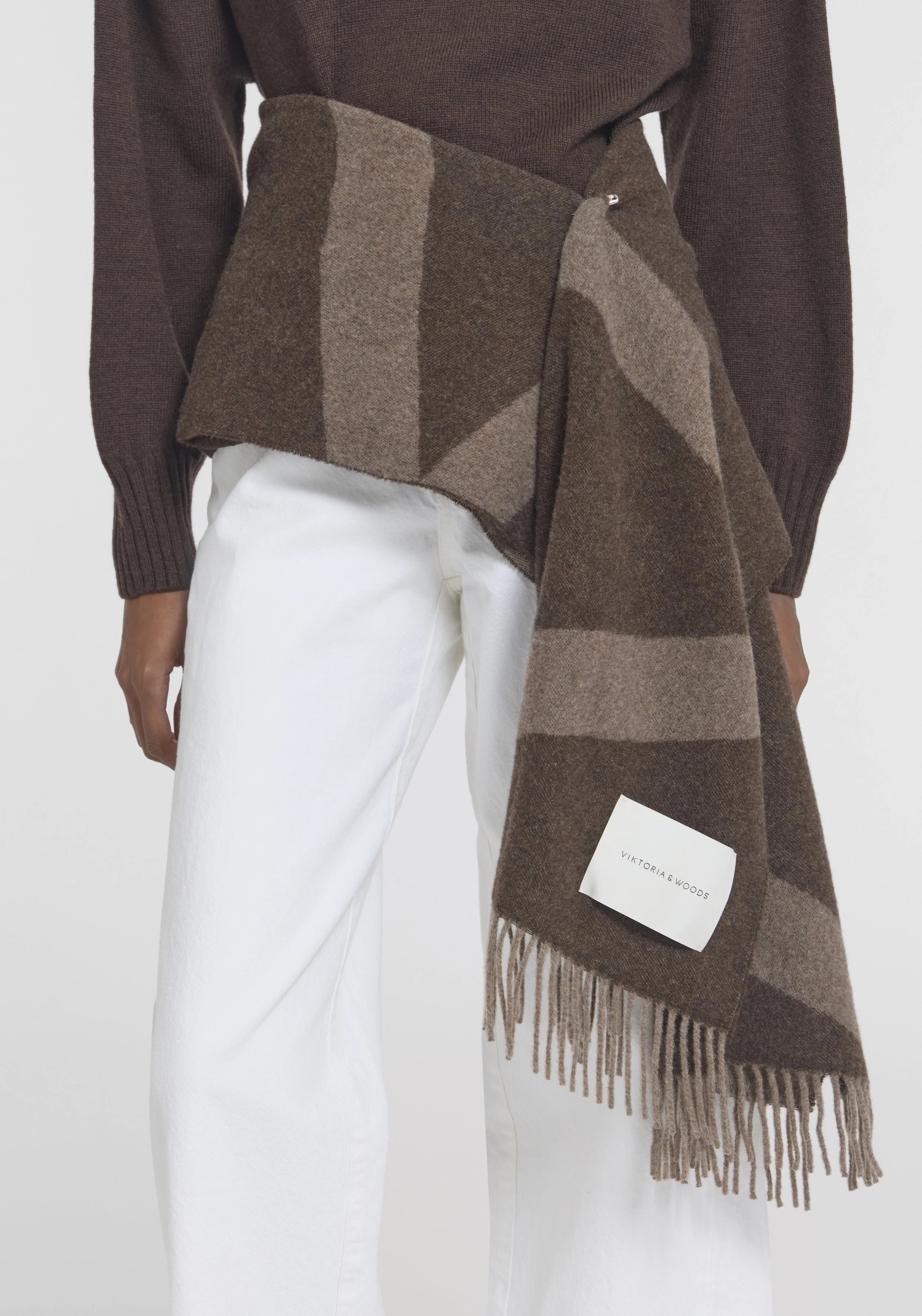 SNOWDRIFT_SCARF_CHOCOLATE_2200.jpeg