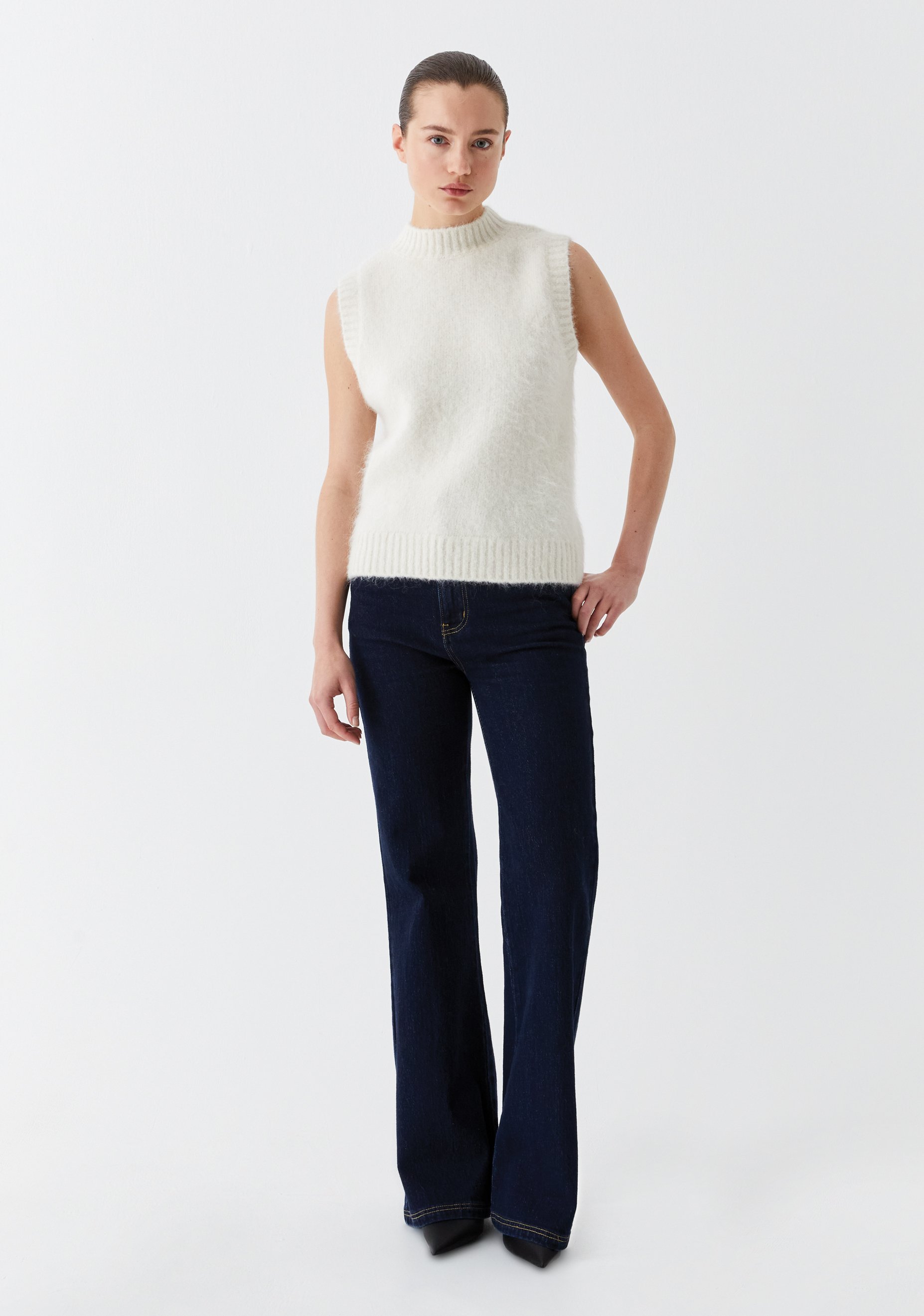 Morrison-AW25-Riley-Knit-Vest-Cream_1.jpg