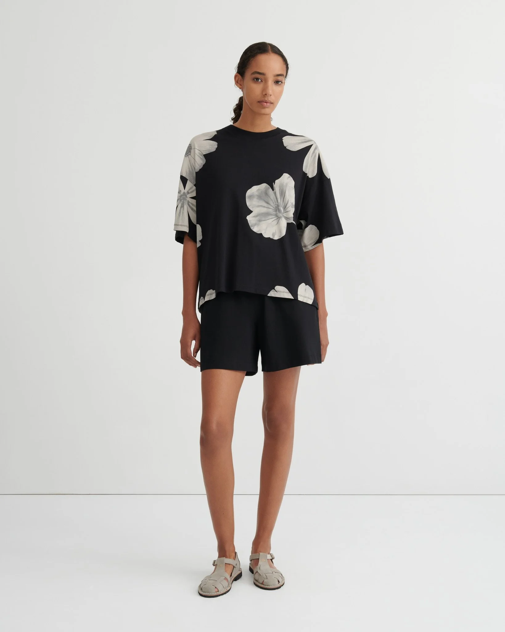 oversized_boxy_tee-monochrome_floral_0172.jpg