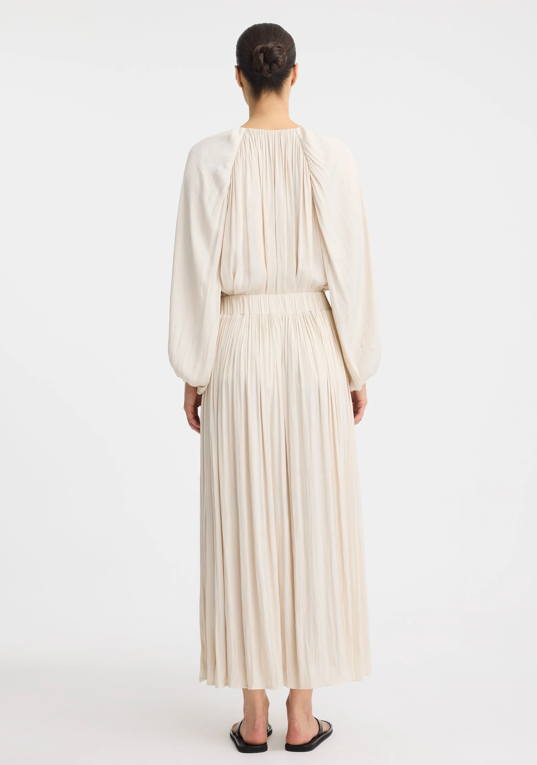 Morrison-SS26-Vivienne-Blouse-Nougat_5.jpeg