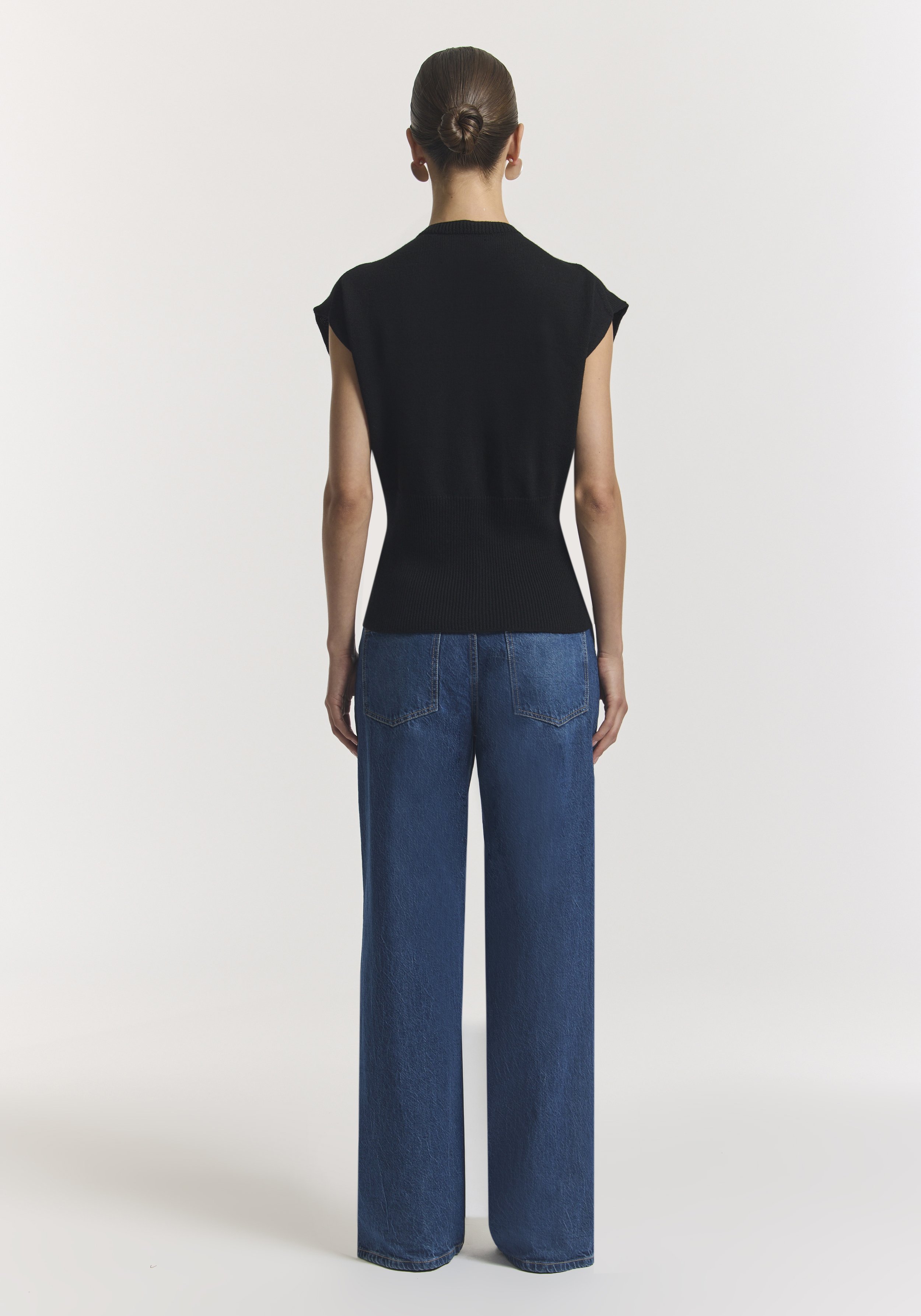 W6844_VINCENT_VEST_BLACK_0484.jpeg