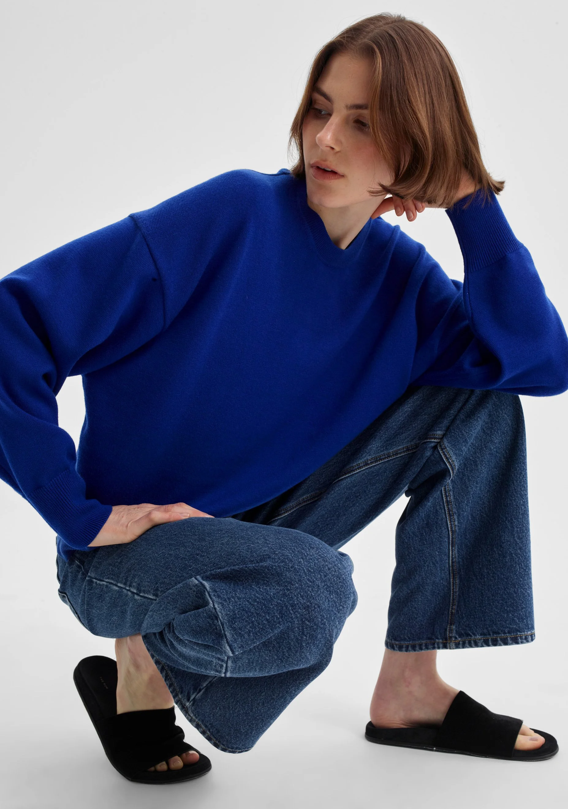 Morrison-AW26-Payton-Round-Neck-Merino-Knit-Pullover-Cobalt_6.JPG