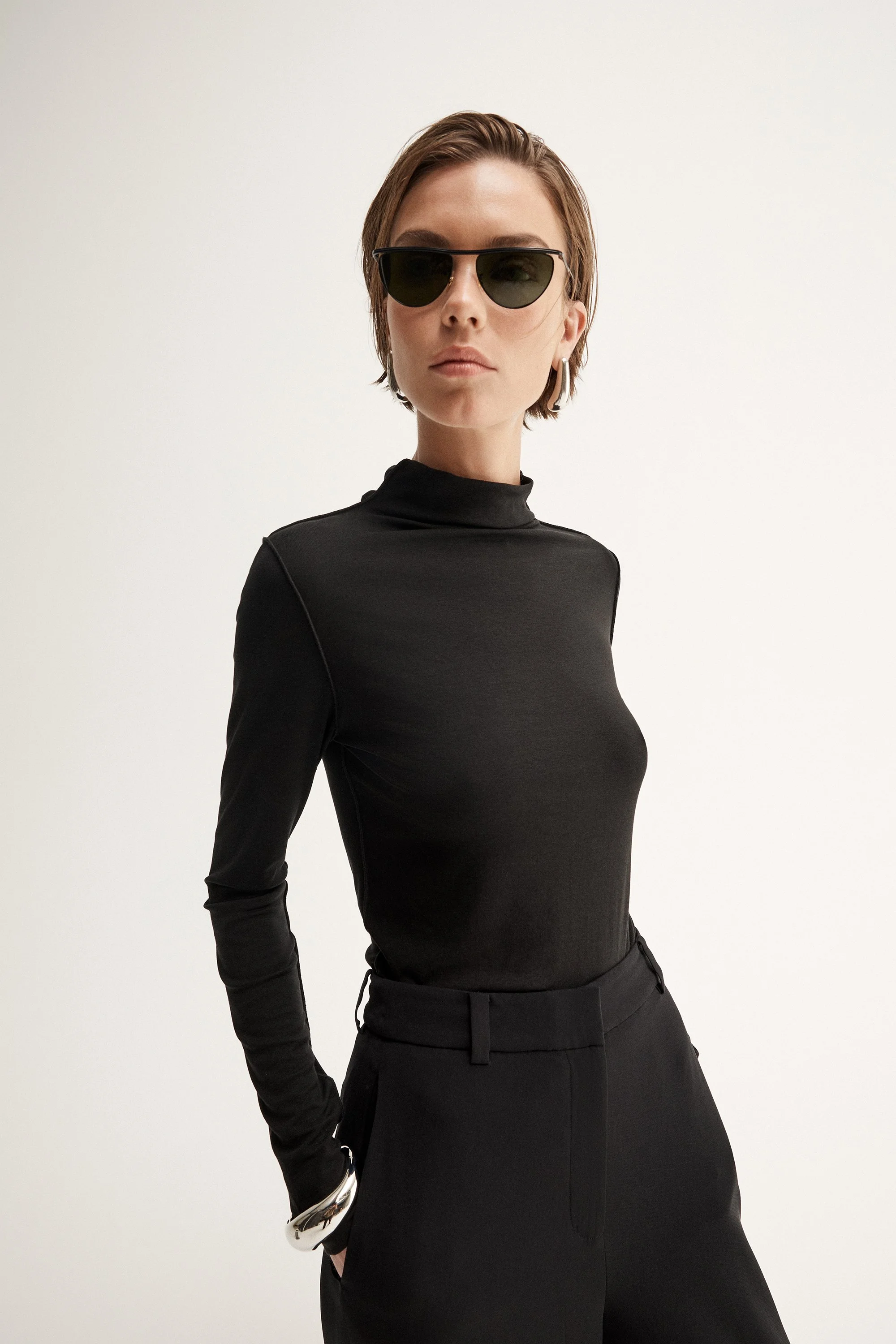 K61669_BLK_K61358_BLK_5 4.jpg