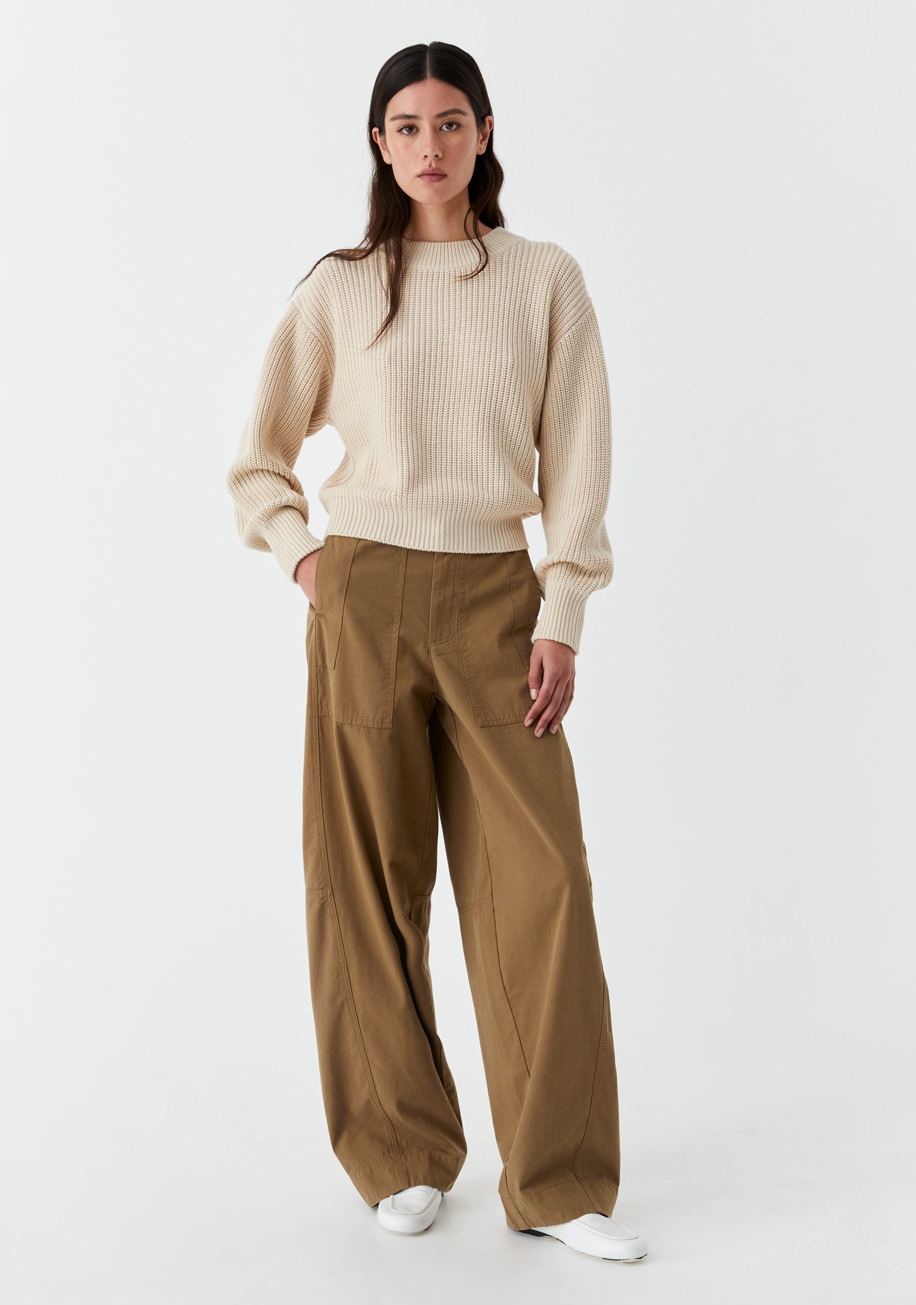 Morrison-AW25-Niko-Pullover-Stone_1.jpg