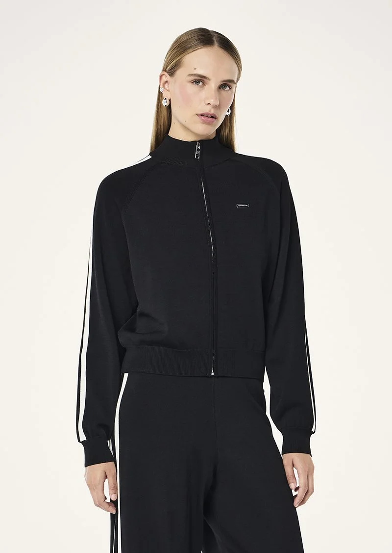 RETREAT KNIT JACKET_251KJ059_BLACK WHISPER WHITE-04.jpeg