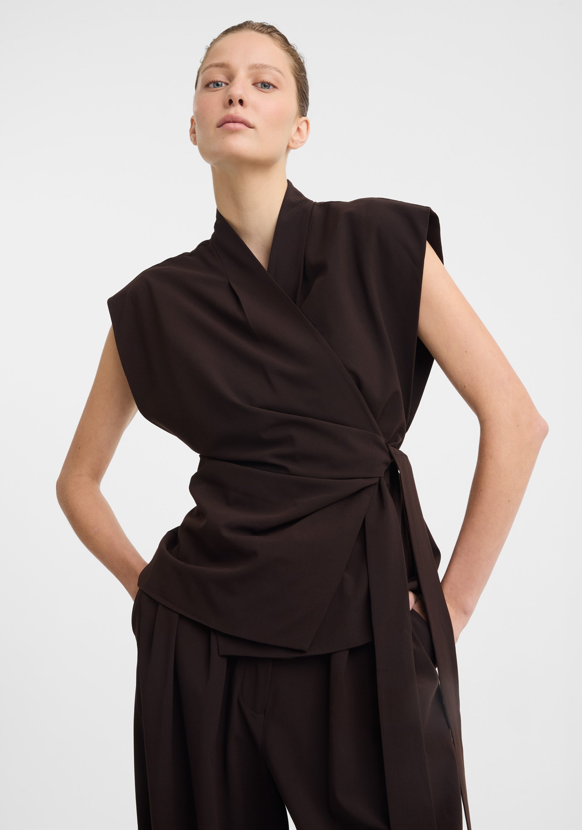 Morrison-SS26-Miguel-Vest-Espresso_1.jpeg