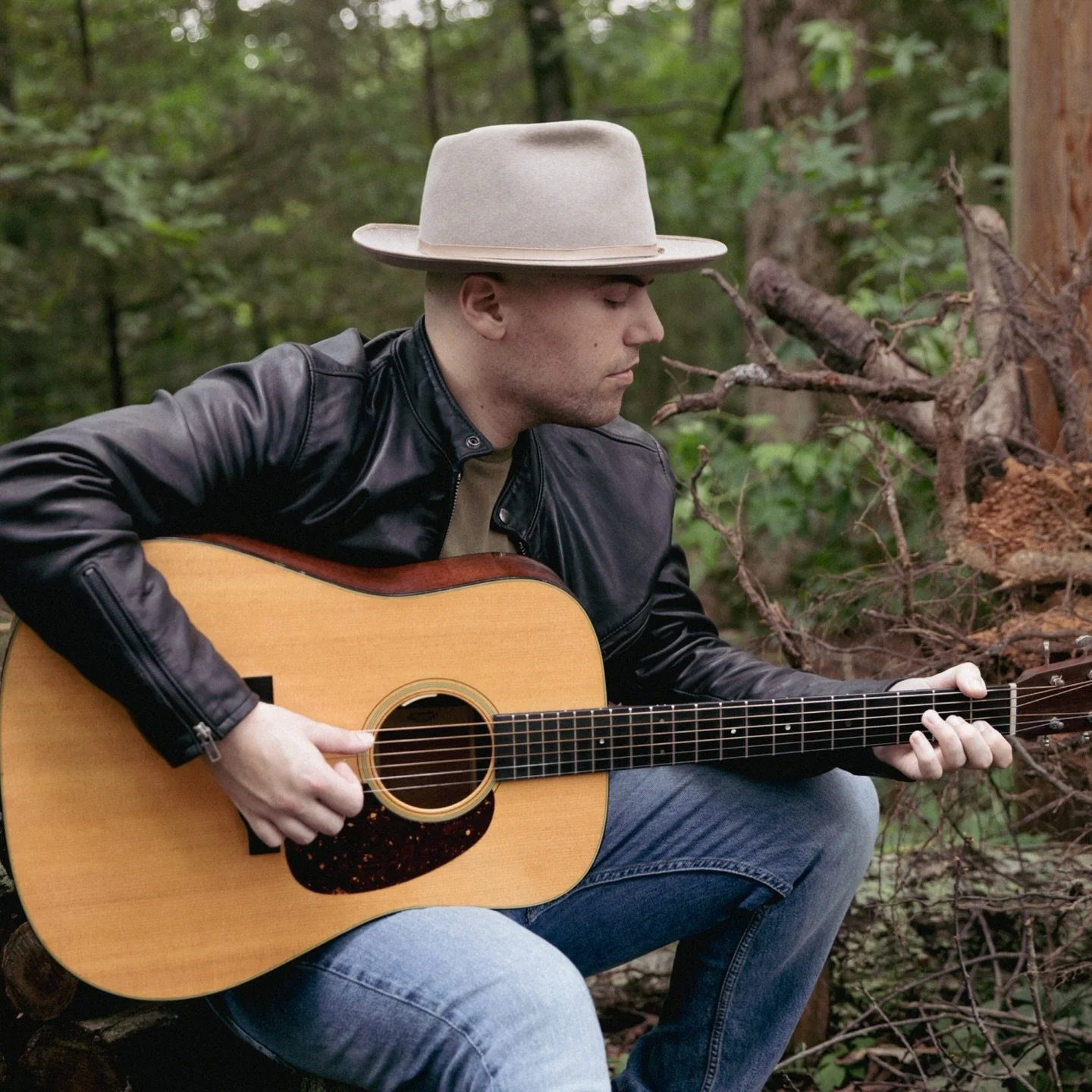 Now booking for Feb &amp; March sessions! Nashville &amp; surrounding areas 📍Thank you for 2k followers! ✨To celebrate, I&rsquo;ve got a great deal for you. Check out my stories for details.DM to book your session today!
.
Musician: @johntoccomusic 