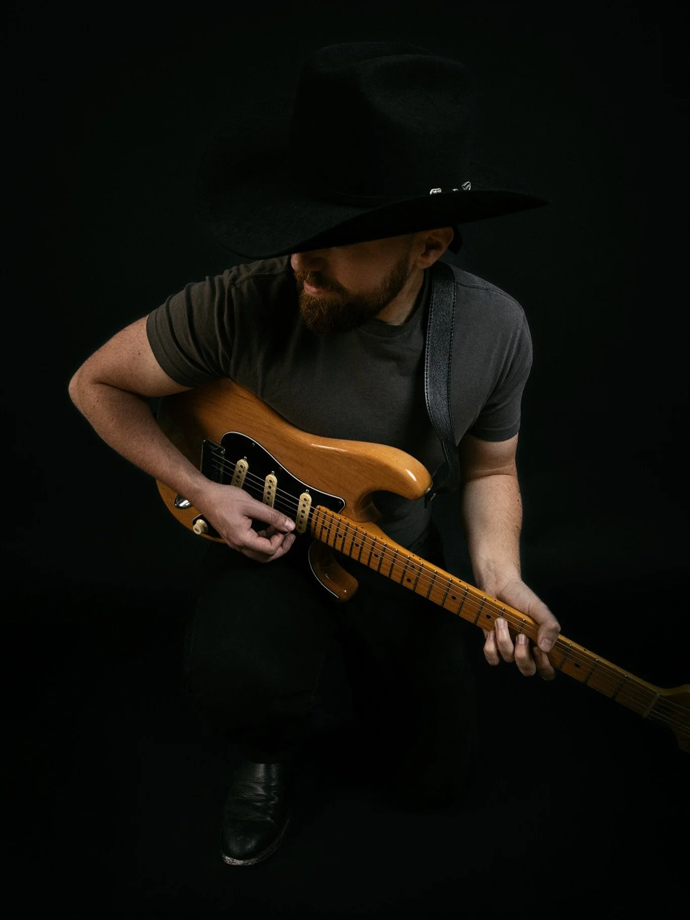 Nashville! I&rsquo;ve got availability April &amp; May for all sessions! Book now and get those spring sessions in! 📸

Had a great time in the studio with @johntoccomusic 
BTS &amp; assistance: @avillagomez0 

🏷️ #nashville #tennessee #studio #phot