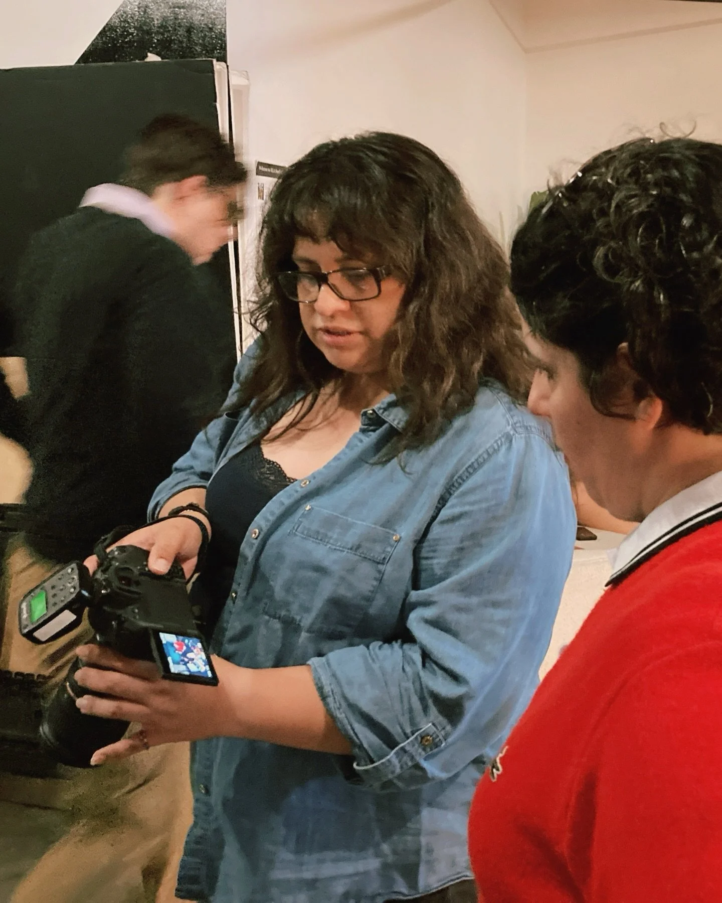 I may not live here anymore but that hasn&rsquo;t stopped me from shootin&rsquo; when I&rsquo;m in town 📸
Always a joy working with @aloudonline 🎸
BTS/Assistance: @whovillemo @el_pandisimo 

🏷️ #losangeles #la #photography #travel #studio