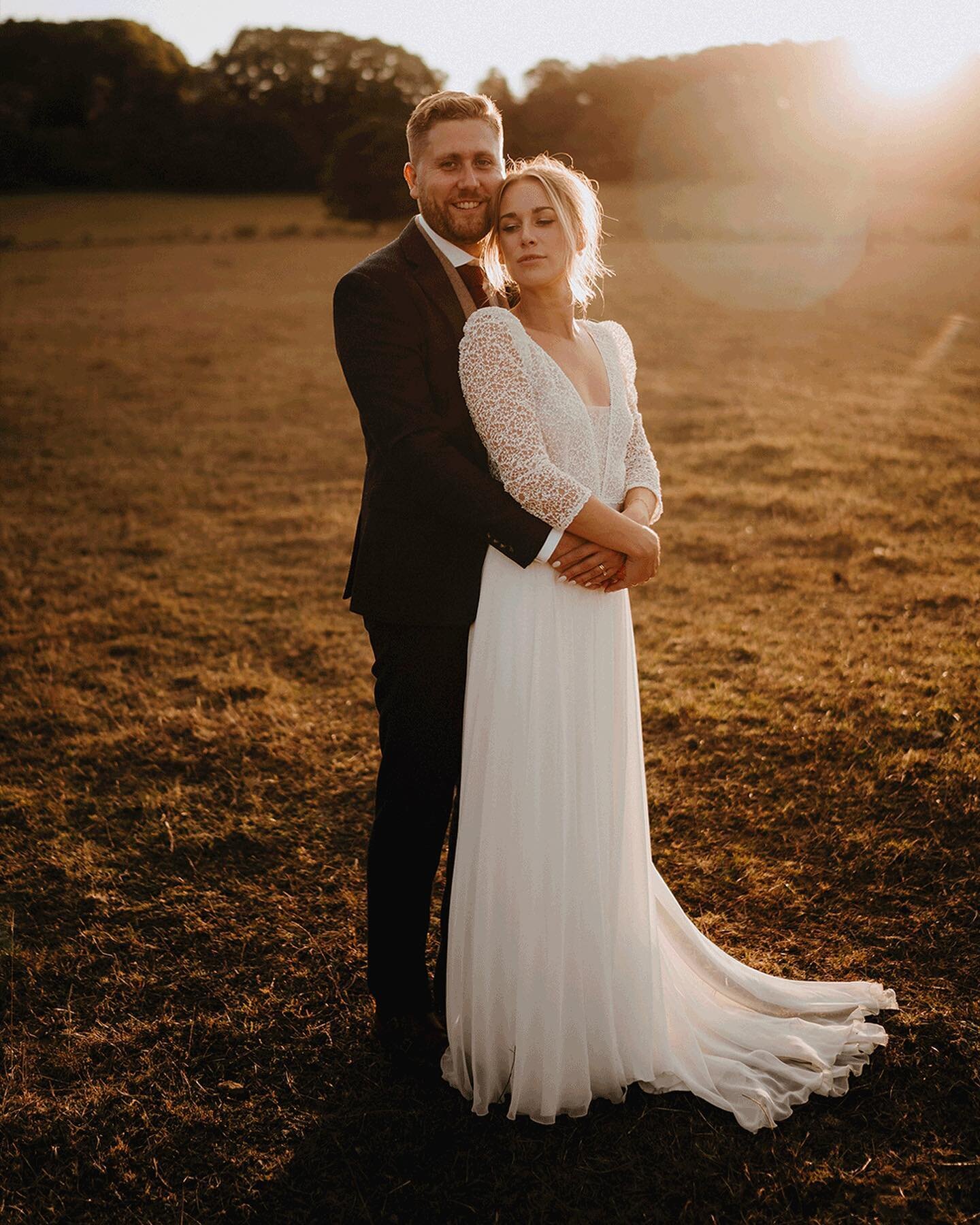 Some Gate Street Barn Magic with Lorna &amp; Tom 
.
.
.
.
.
#wedding #weddingday #weddinginspiration #weddingphotography&nbsp;#confettiwedding #surreywedding #rockmywedding #surreyweddingphotographer #weddingstyle #confettiphoto #bridetobe2025 #barnw