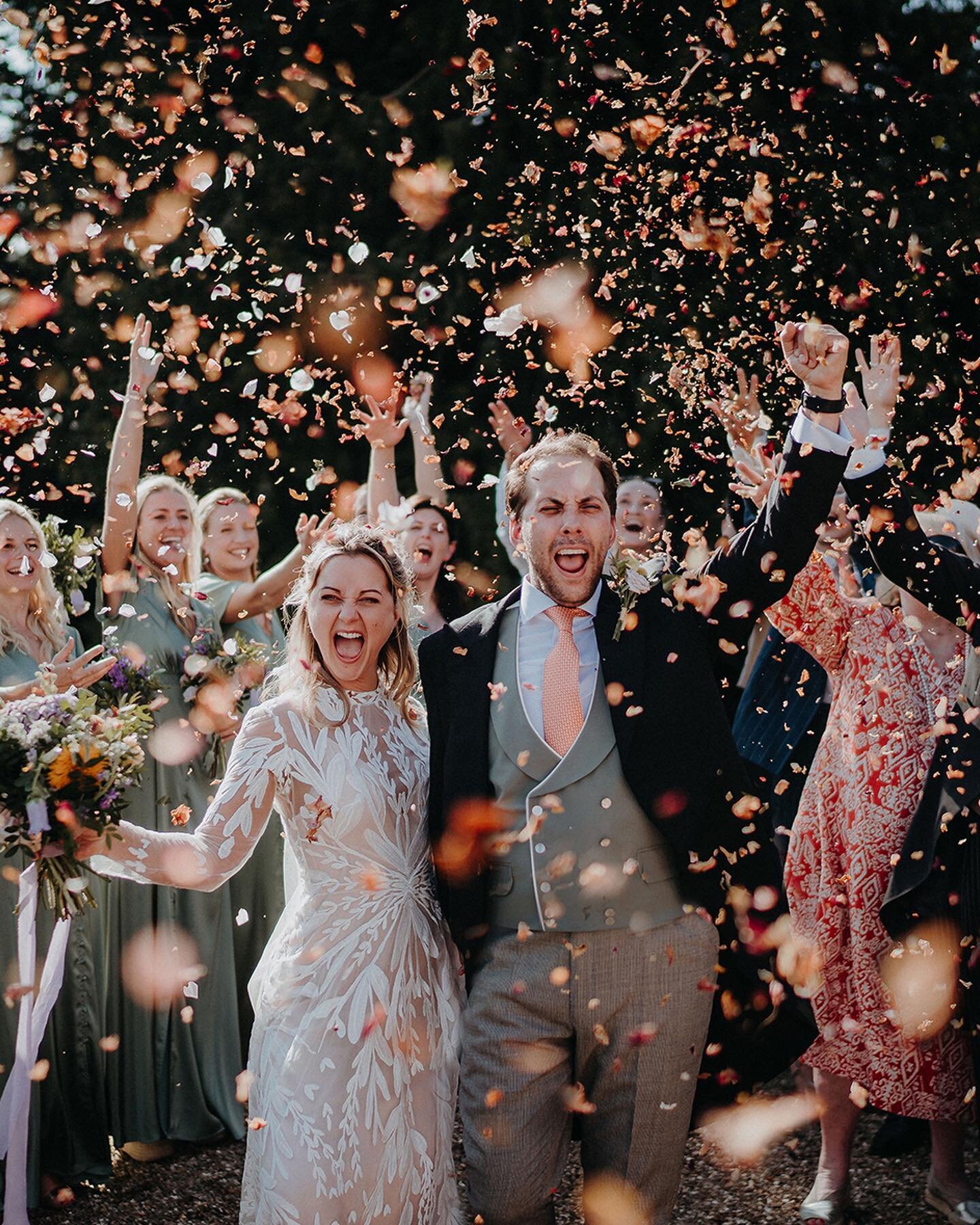 Georgie &amp; Charlie
.
.
.
.
.
#wedding #weddingday #weddinginspiration #weddingphotography&nbsp;#confettiwedding #surreywedding #rockmywedding #surreyweddingphotographer #weddingstyle #confettiphoto #bridetobe2025 #barnwedding #junebugweddings #con