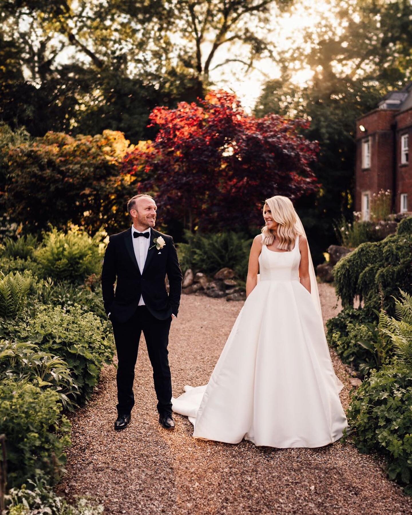 Russell &amp; Amy
.
.
.
.
.
#wedding #weddingday #weddinginspiration #weddingphotography&nbsp;#confettiwedding #surreywedding #rockmywedding #surreyweddingphotographer #weddingstyle #confettiphoto #bridetobe2025 #barnwedding #junebugweddings #confett