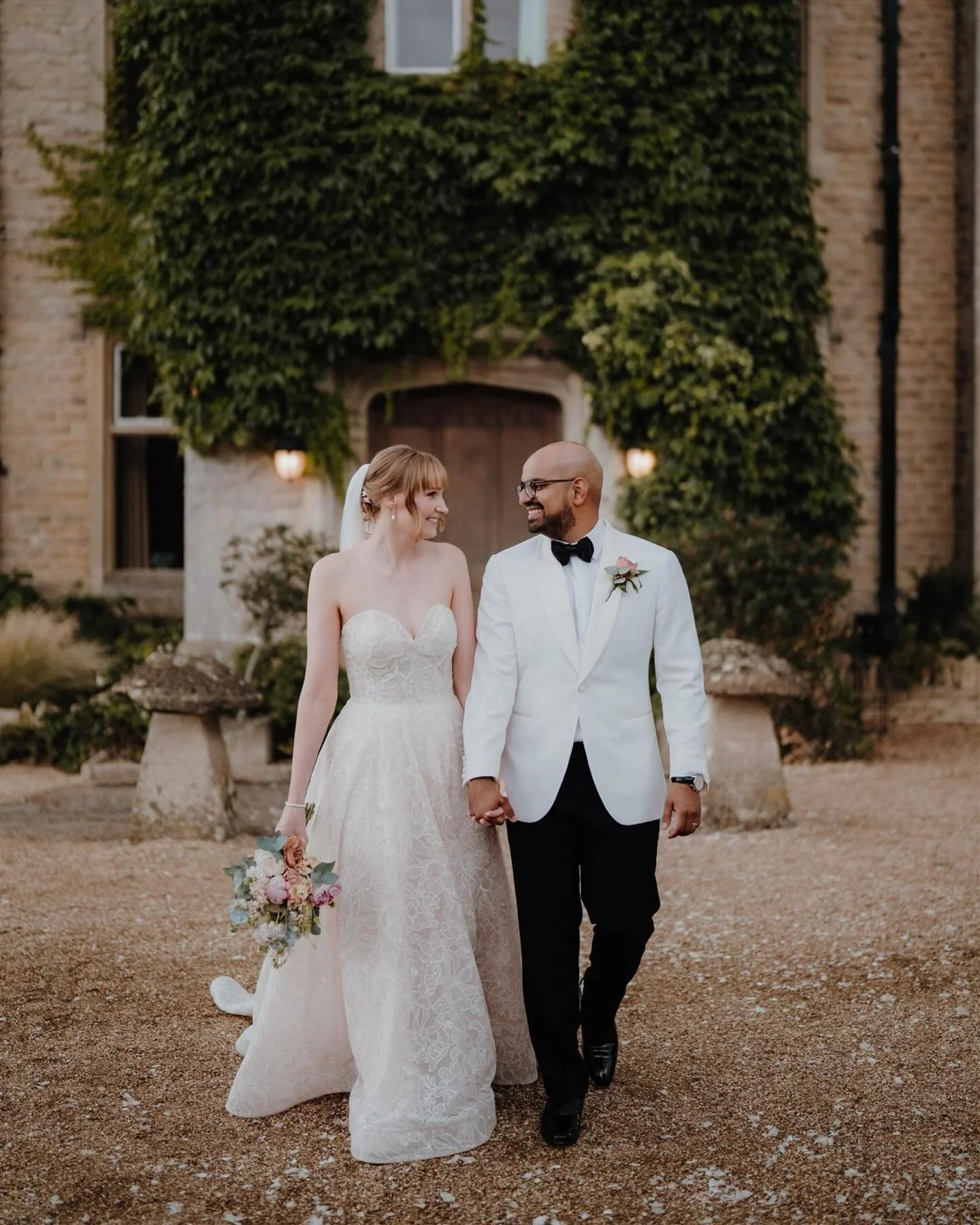 There&rsquo;s no place like Hyde House in the Cotswolds for capturing your wedding, it has everything you need! From beautiful getting ready rooms to lush gardens for your couple&rsquo;s portraits session, if you&rsquo;re lucky you also get an amazin