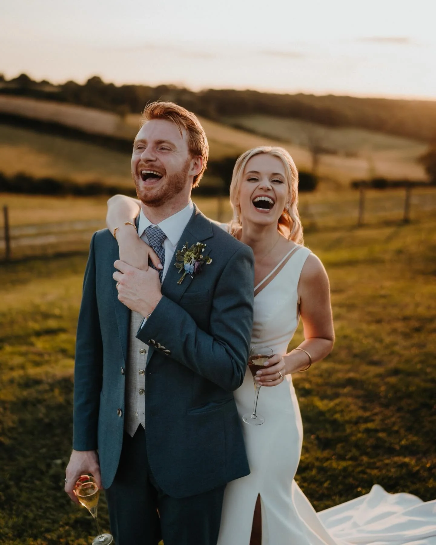 I absolutely love shooting a wedding at Botley Hill Barn in Surrey, there is no better place to have your sunset photos as you&rsquo;re pretty much guaranteed one if the sun is shining! Here are a few snaps from Lily &amp; Ryan&rsquo;s beautiful wedd
