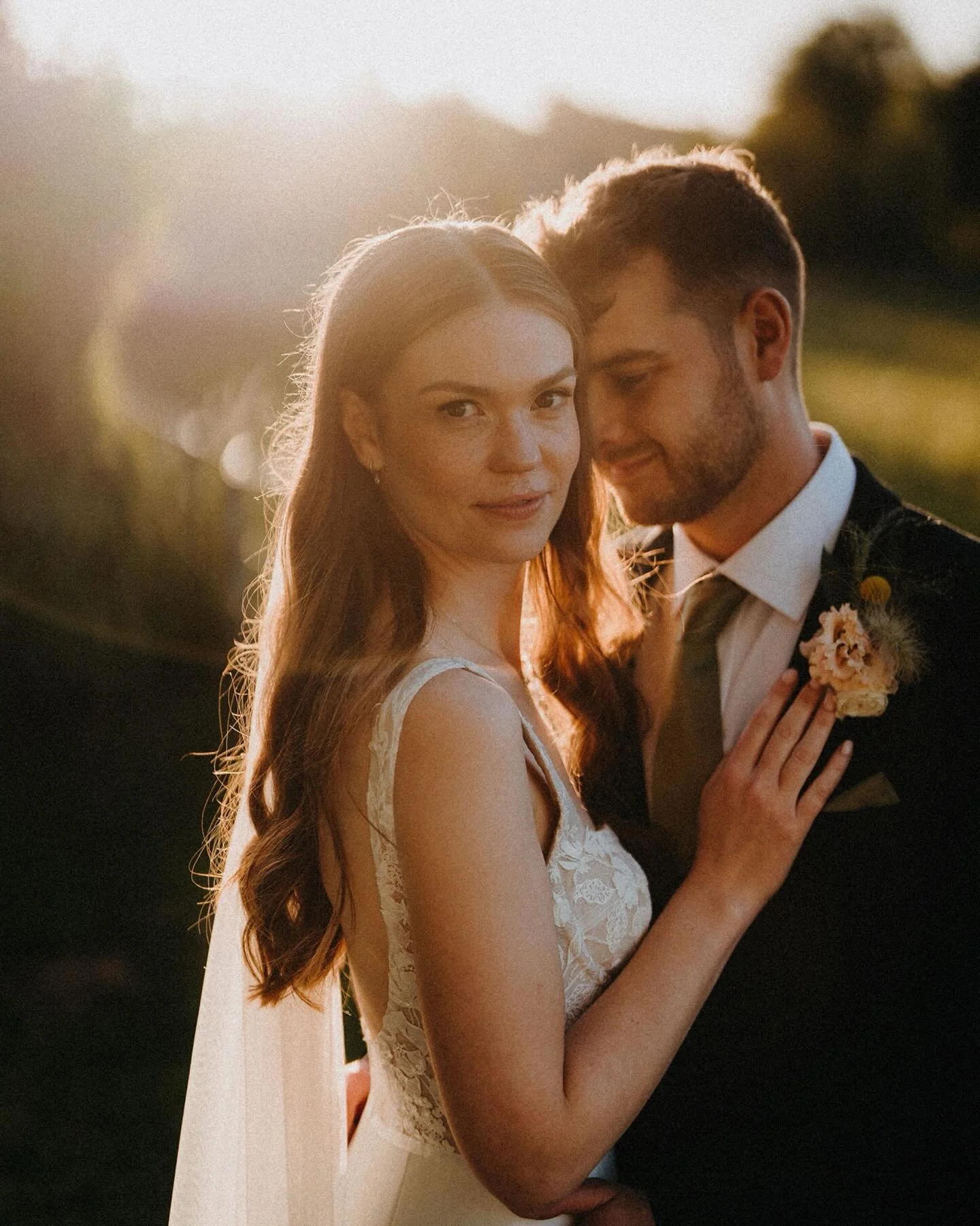 Some sunset magic at the beautiful wedding of Claire &amp; Lewis at Gate Street Barn in Bramley, Surrey. Golden hour is one of my favourite times to photograph you both as a couple during your wedding day. It&rsquo;s a great time to get out and spend