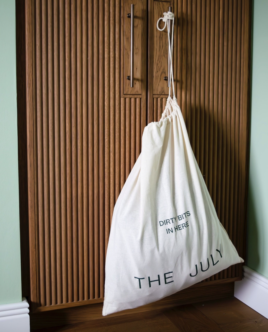 The July washing bag - Grasp.png