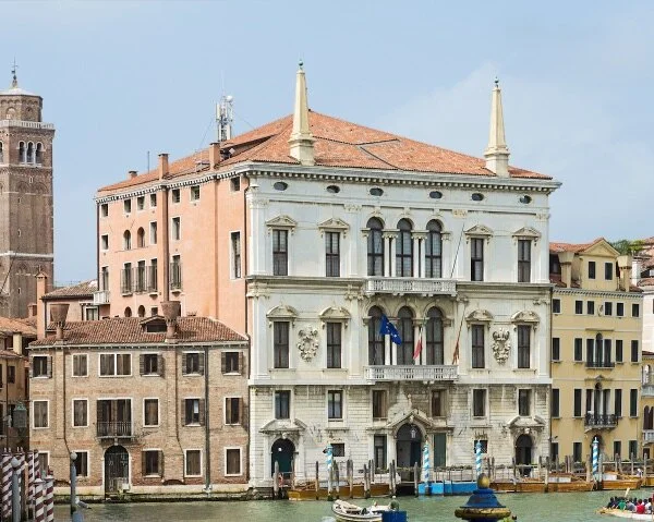 Le Ca' Masieri (à gauche) accolé au Palazzo Balbi, de nos jours