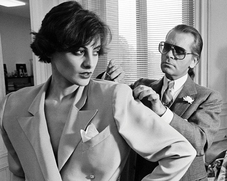 Karl Lagerfled avec Inès de la Fressange au studio Chloé, Paris, 1983Photographie: Pierre Vauthey (DR)