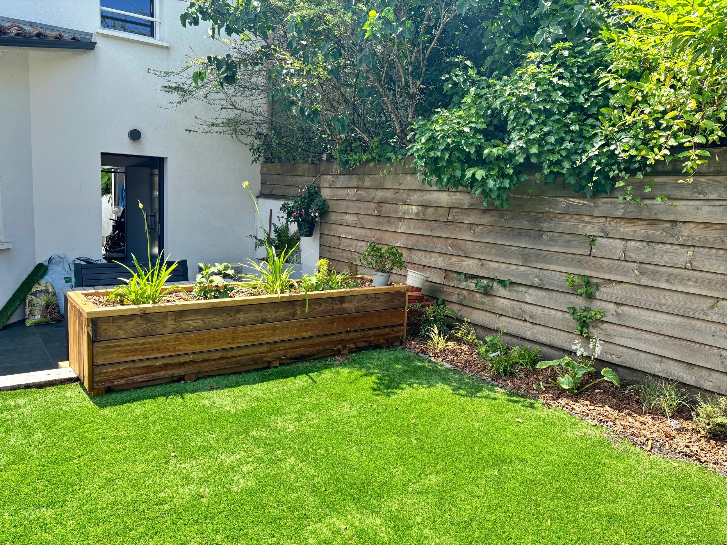 Banquette et jardinière