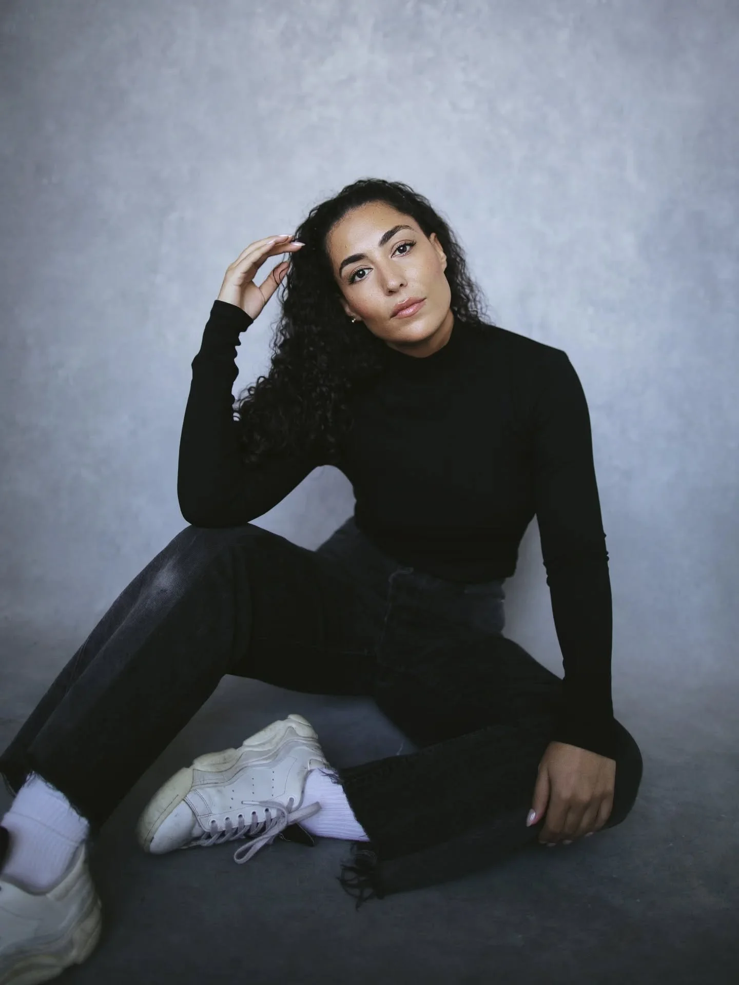 Hi, I&rsquo;m Alya 👋🏽😌🧿✨

Lots of new faces on here, so this feels like a good moment for a reintroduction - especially after this last little (life-changing) growth spurt.

It&rsquo;s impossible to sum a human up, but here&rsquo;s a start: I mov