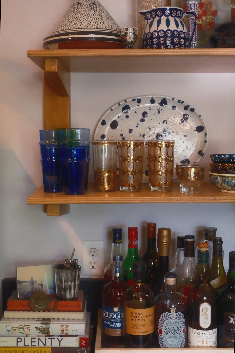 bar_and_shelves_mads.jpg