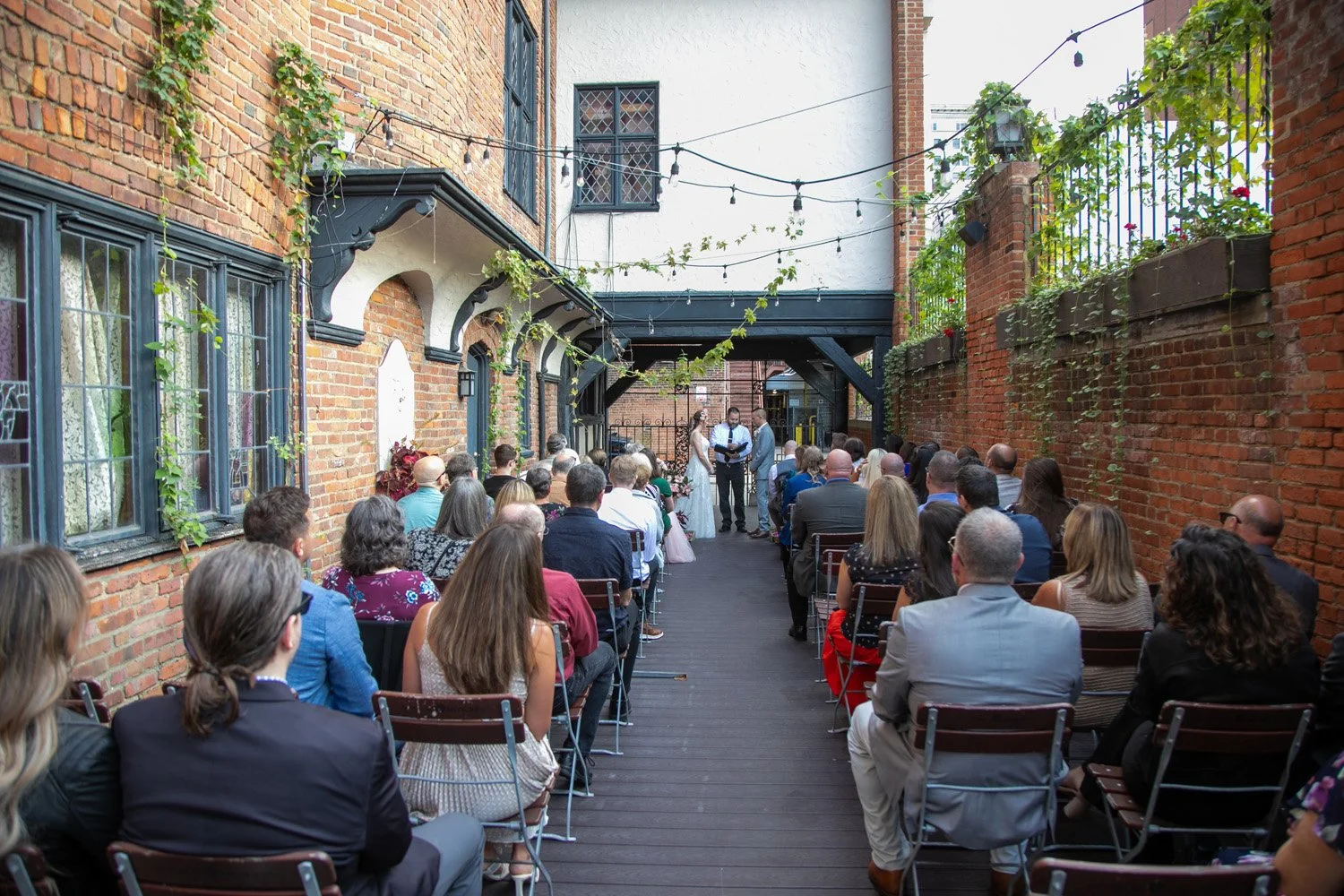 Hofbrauhaus small wedding in the courtyard.