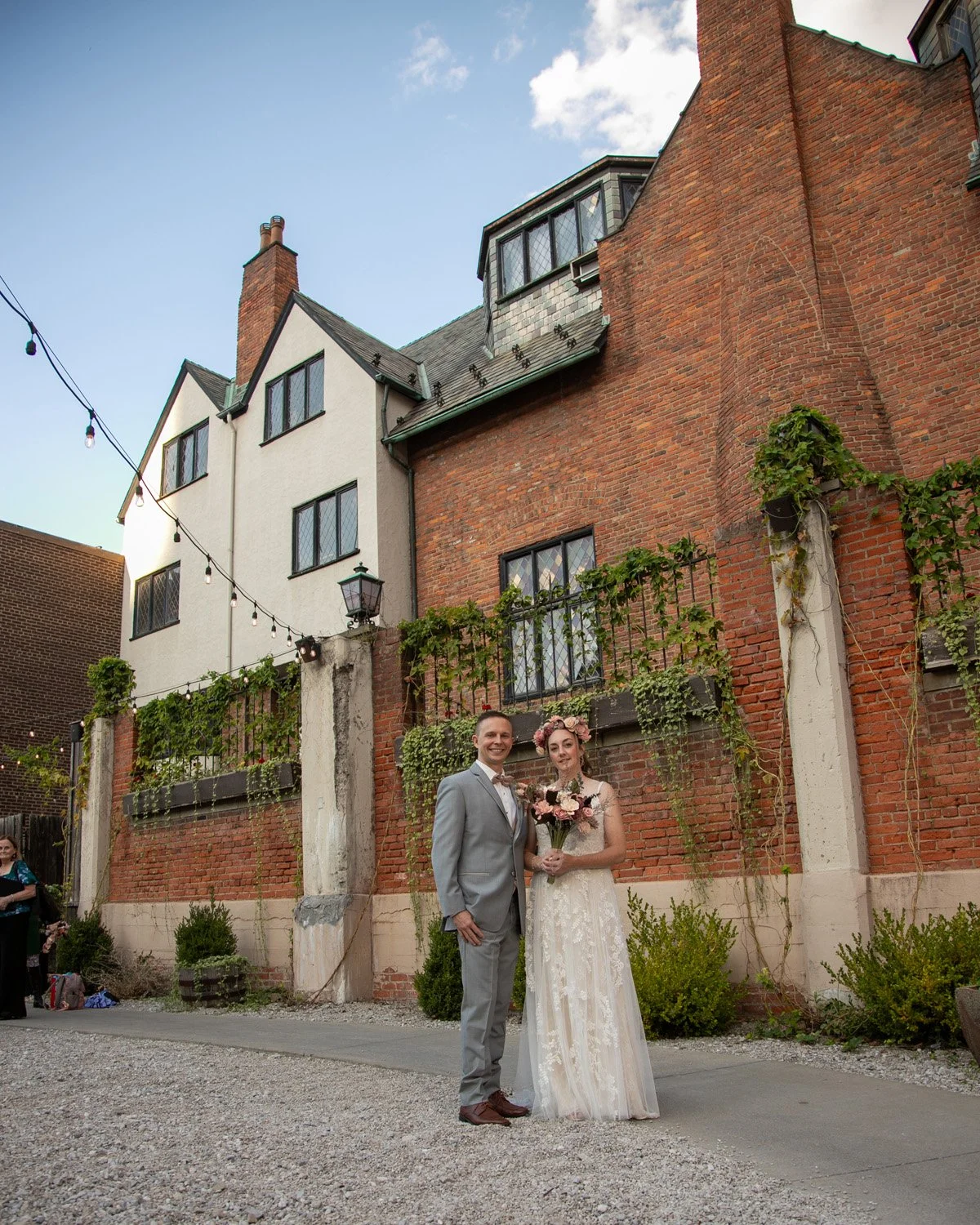 Hofbrauhaus exterior with wedding couple