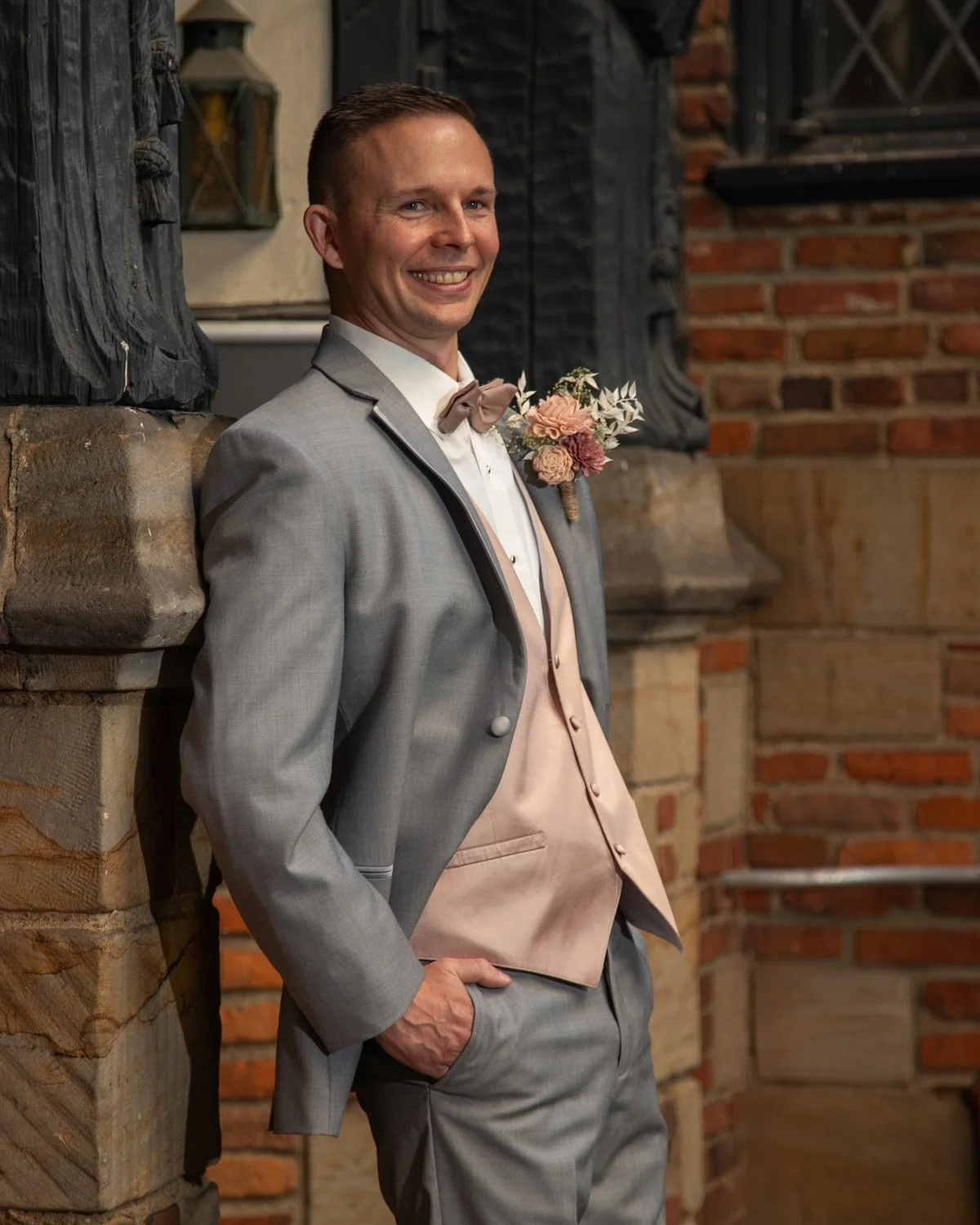 Hofbrauhaus Groom leaning against pillar