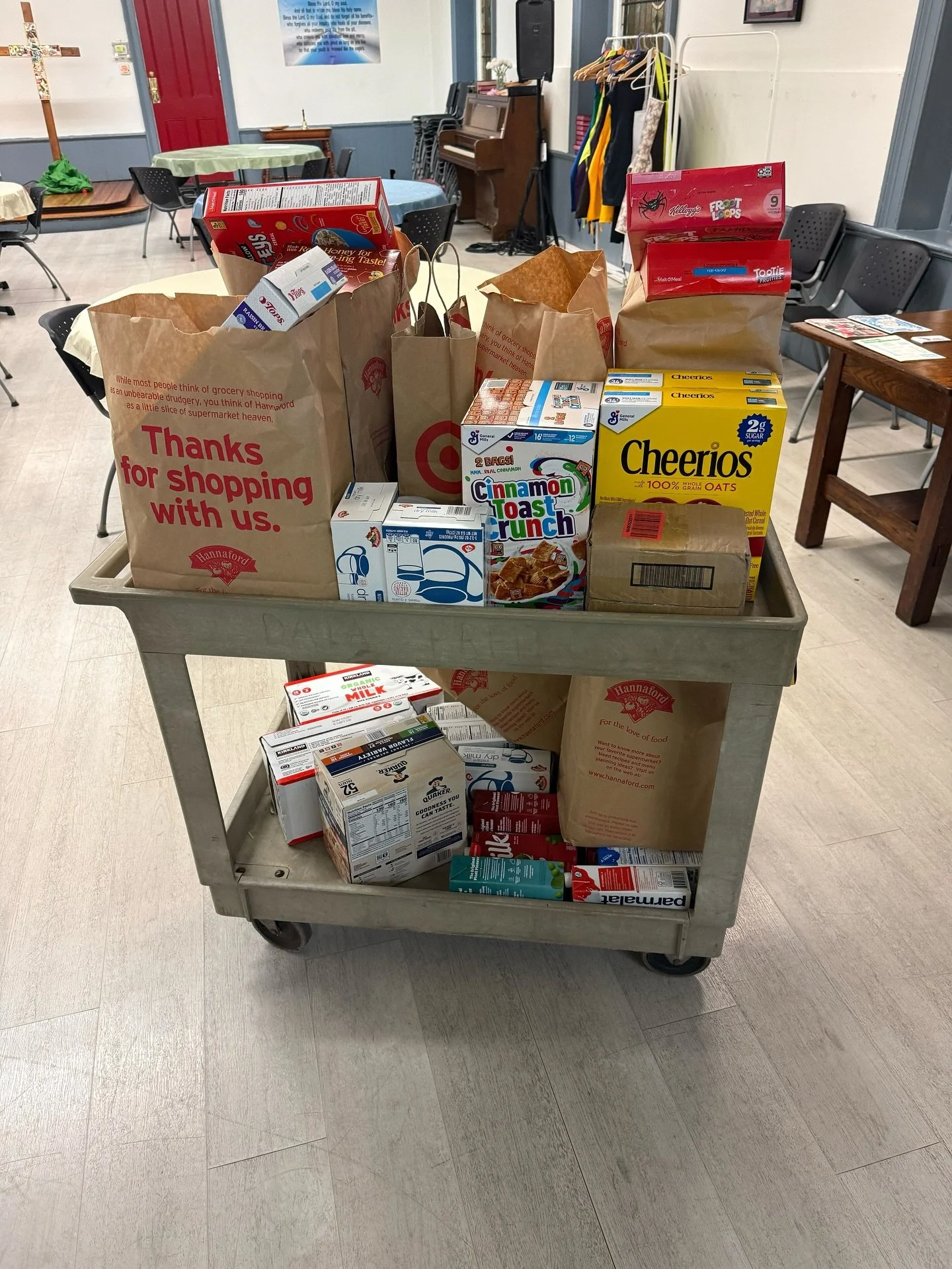 KEFC is grateful for the monthly food donations from the good people at @uucatskills catskills. Thanks to their “Food on the Fourth” initiative, we’ve received peanut butter & jelly and shelf-stable milk & cold/hot cereal. T