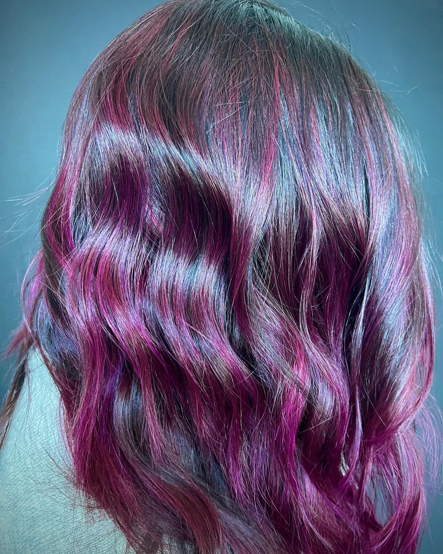 Deep Violet 🔮 
 
Tools: @framar @sharkfinshears @paulmitchellpro 
Color: @pulpriothair 
Insurance: @olaplex 

#pulpriot #olaplex #framar #blankcanvas #nhstylist #londonderrystylist #nhhair #nh #londonderry #blankcanvassalon #purplehighlight #pulprio