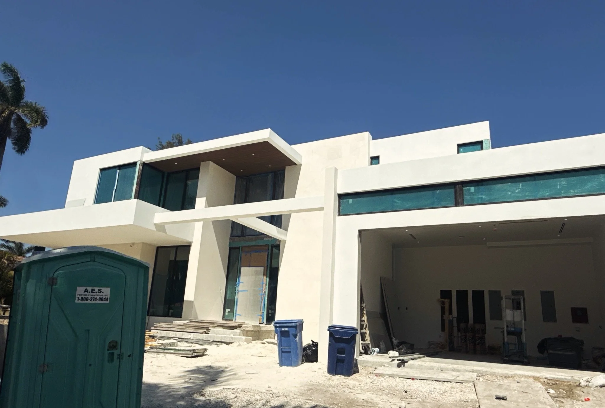 And just like that, we can see the finish lines! This beautiful private residence is nearing the end and we could not be more excited to see the final touches. 

Strategy, teamwork, execution 💪

#constructionmanagement #projectmanagement #teamwork #