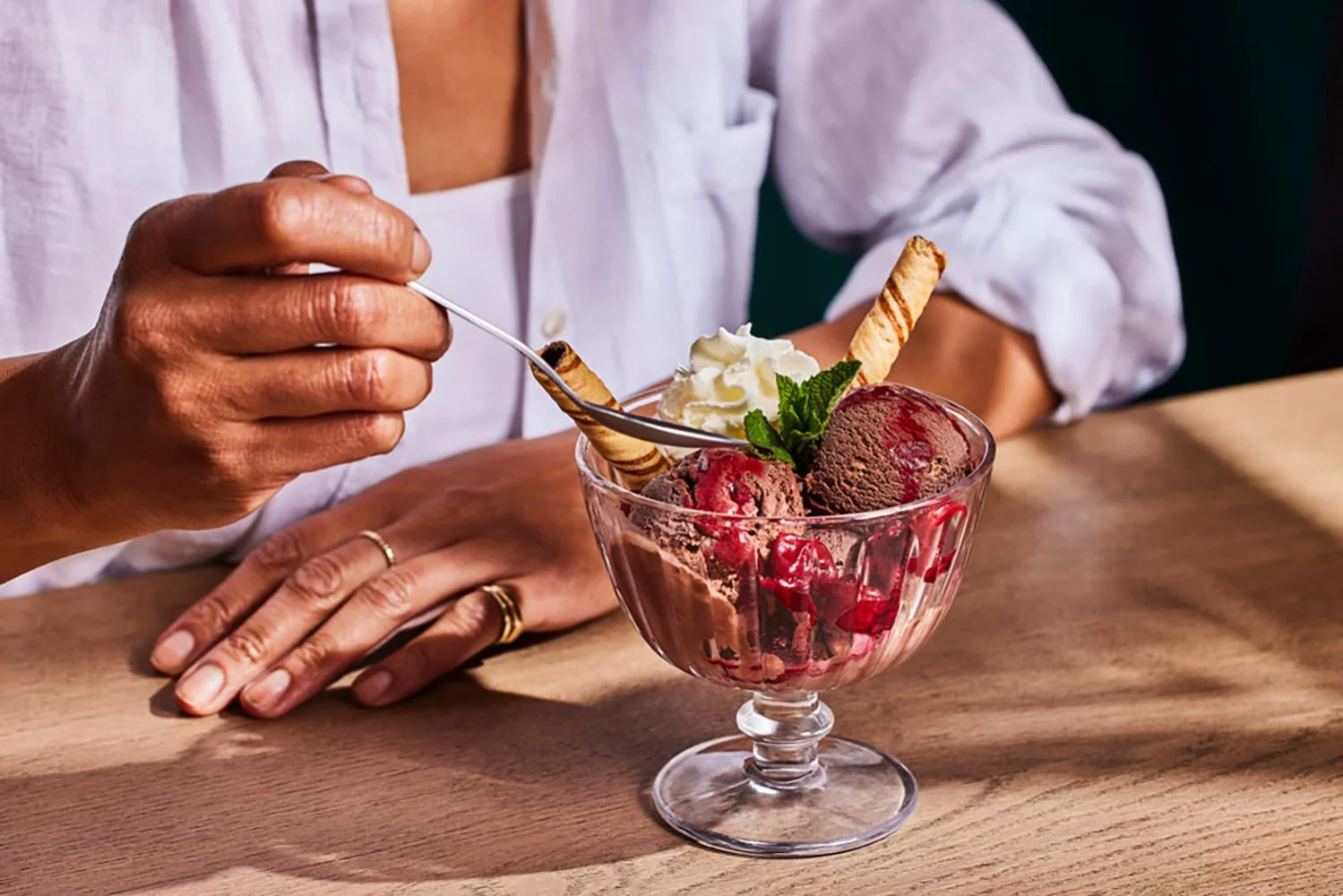 FoodPhotographerLondon_CharlotteNott-Macaire_Prezzo_CherrySundaeWithModelIn.jpg